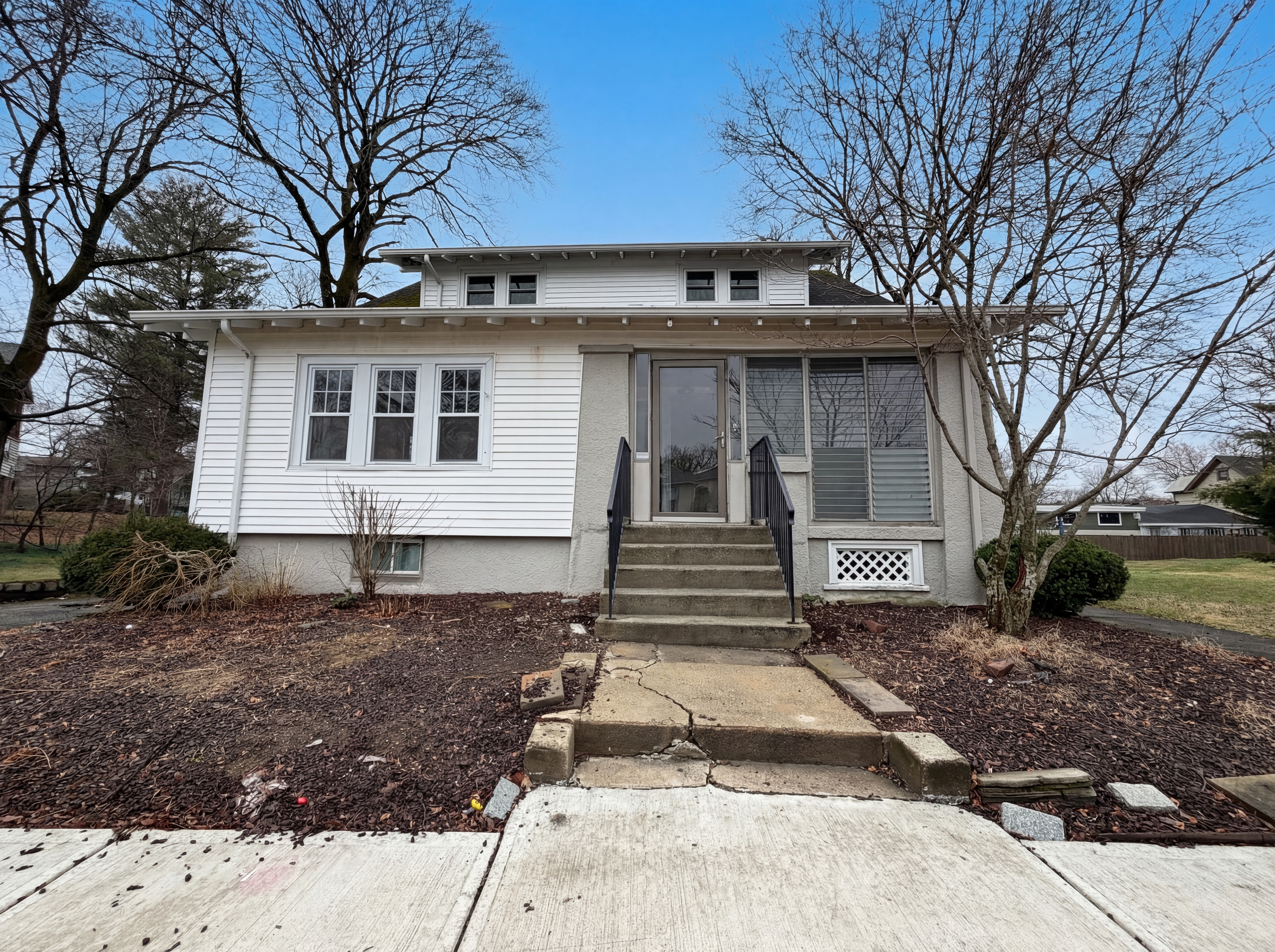 Photo 16 of 21 of 10 Perrot St, Worcester, MA