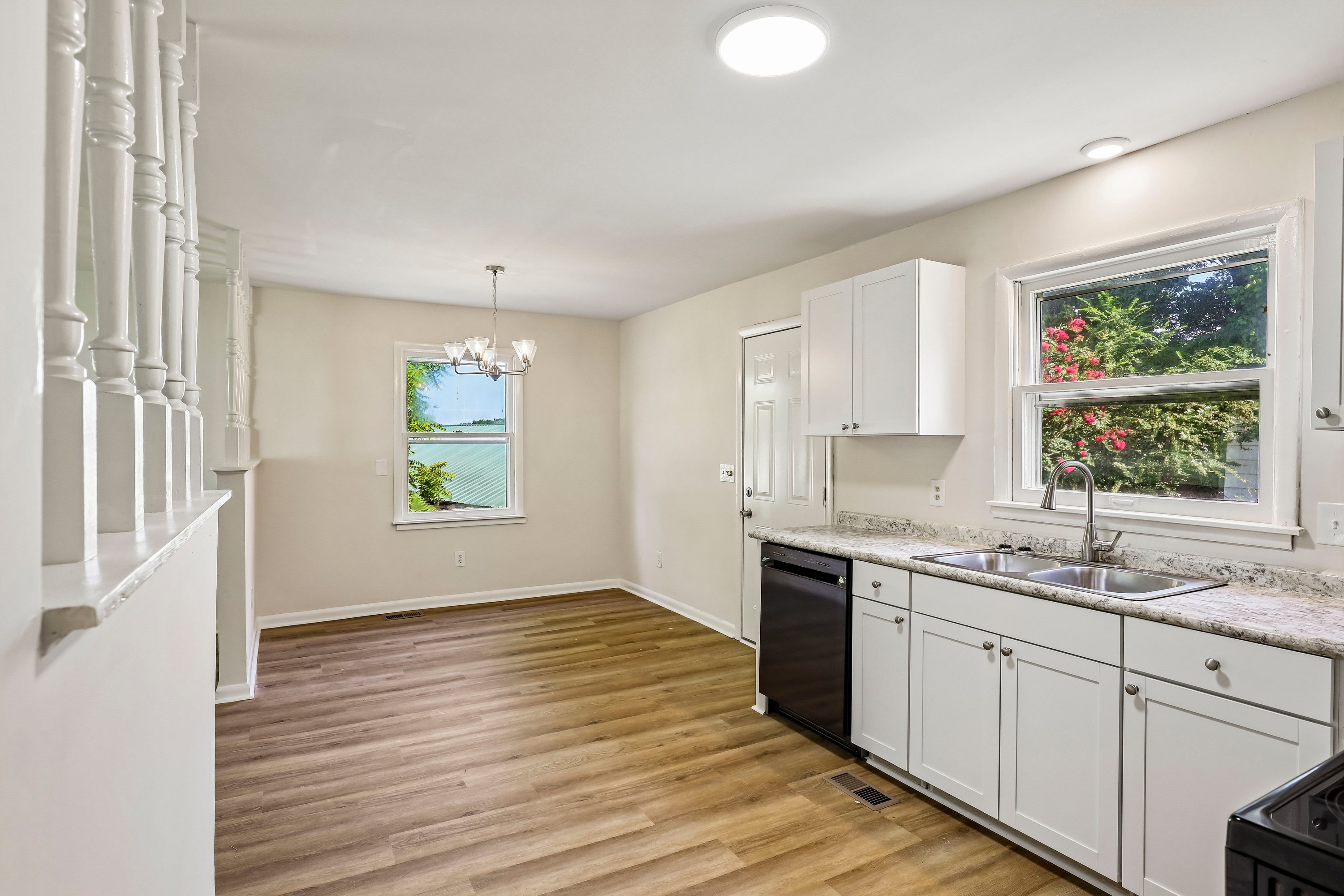 Photo 3 of 23 of 510 W Adams St, Woodbury, TN