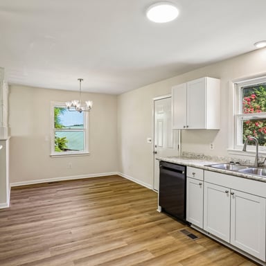 Property photo 3 of 510 W Adams St