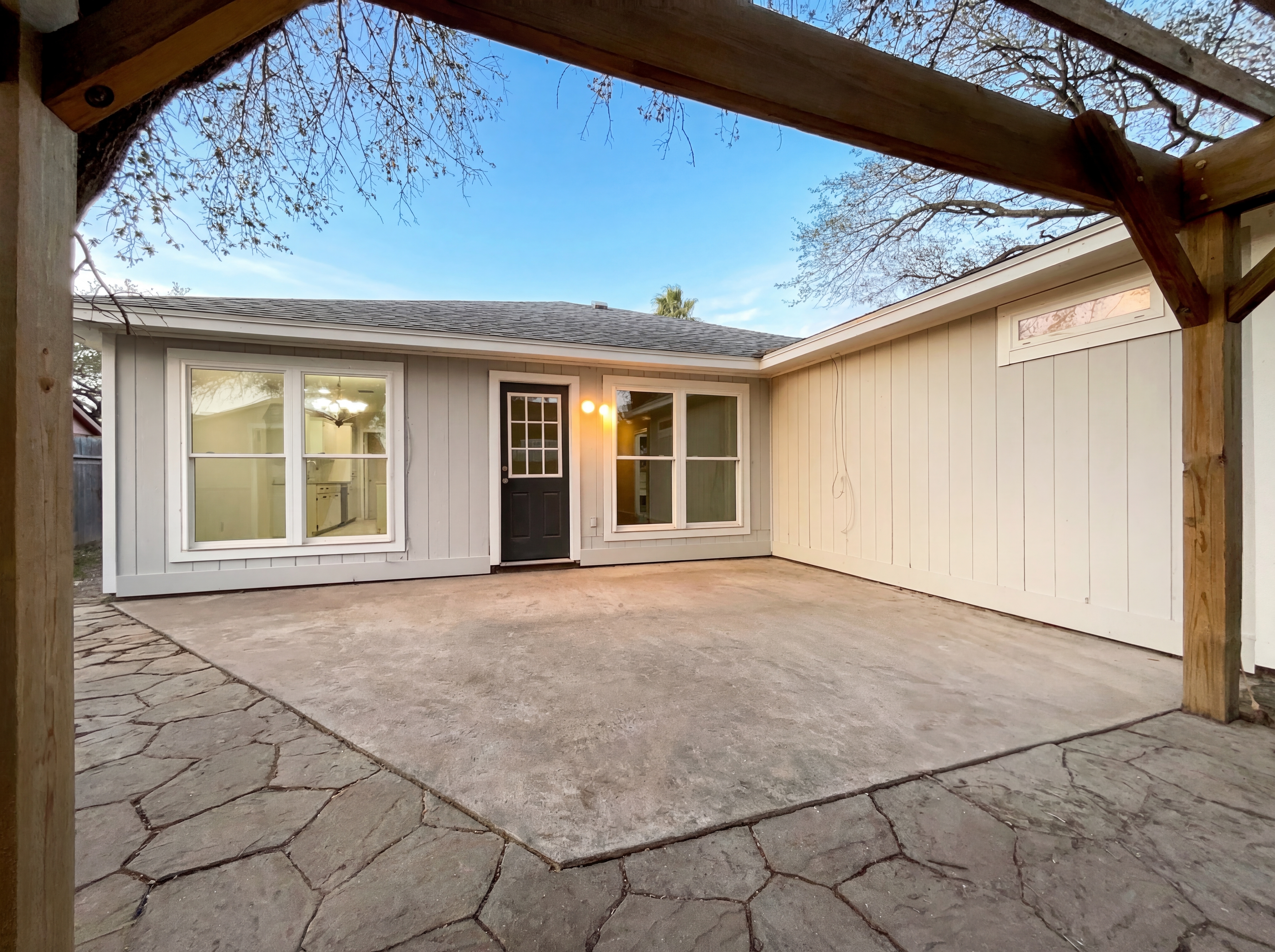 Photo 5 of 16 of 2175 Timberleaf Cir, Ingleside, TX