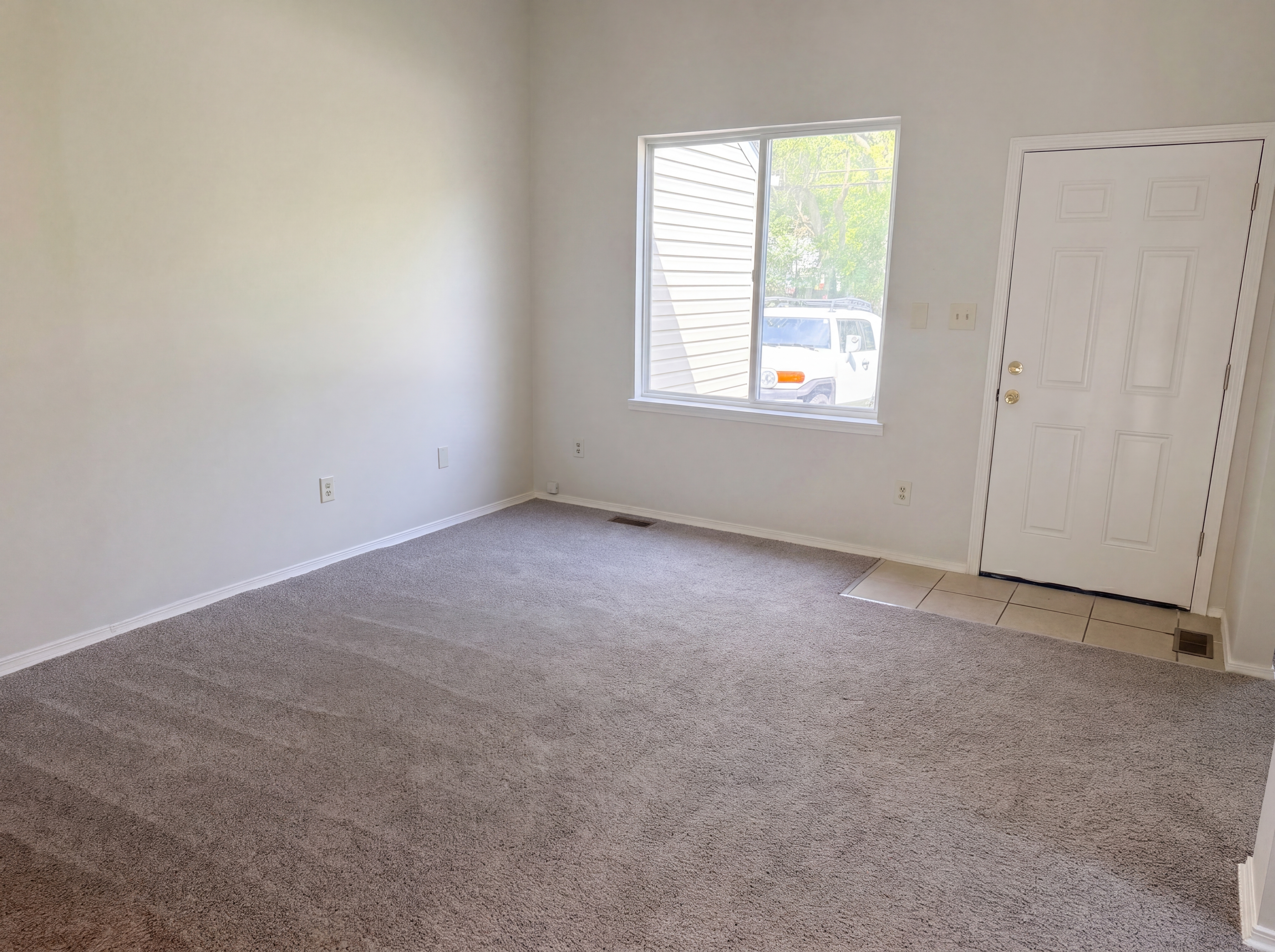 Photo 10 of 28 of 21425 Averhill St, Farmington Hills, MI
