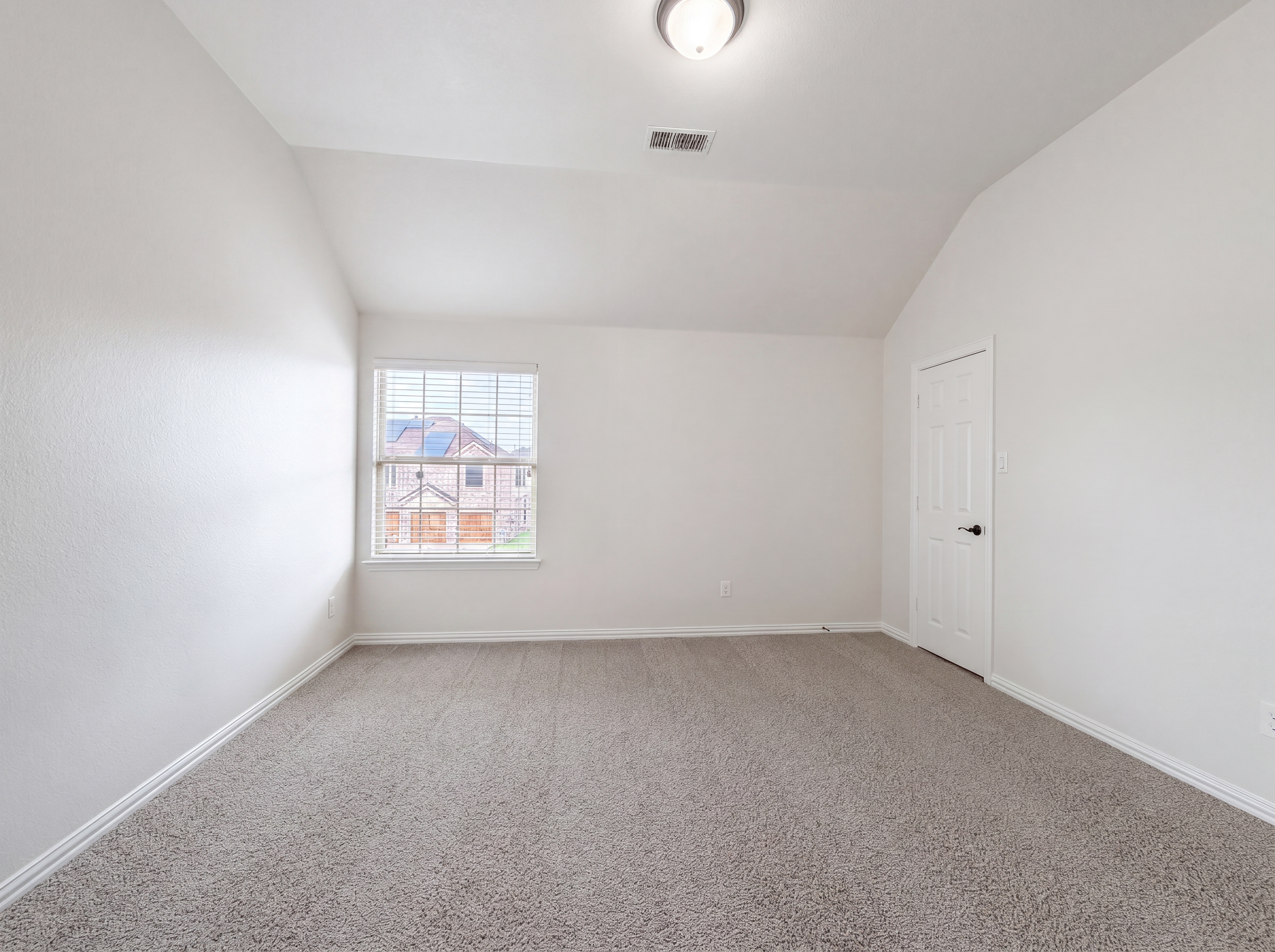 Photo 21 of 29 of 2948 Almansa, Grand Prairie, TX
