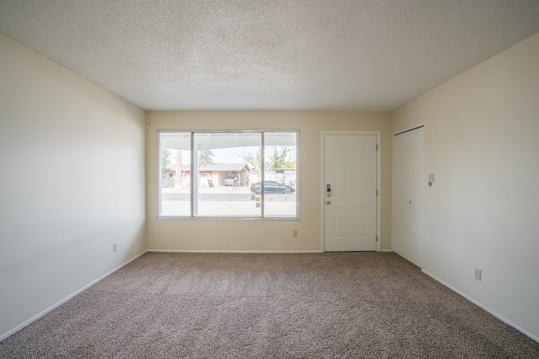 Photo 8 of 26 - 2239 W Laurel Ln, Phoenix, AZ 85029