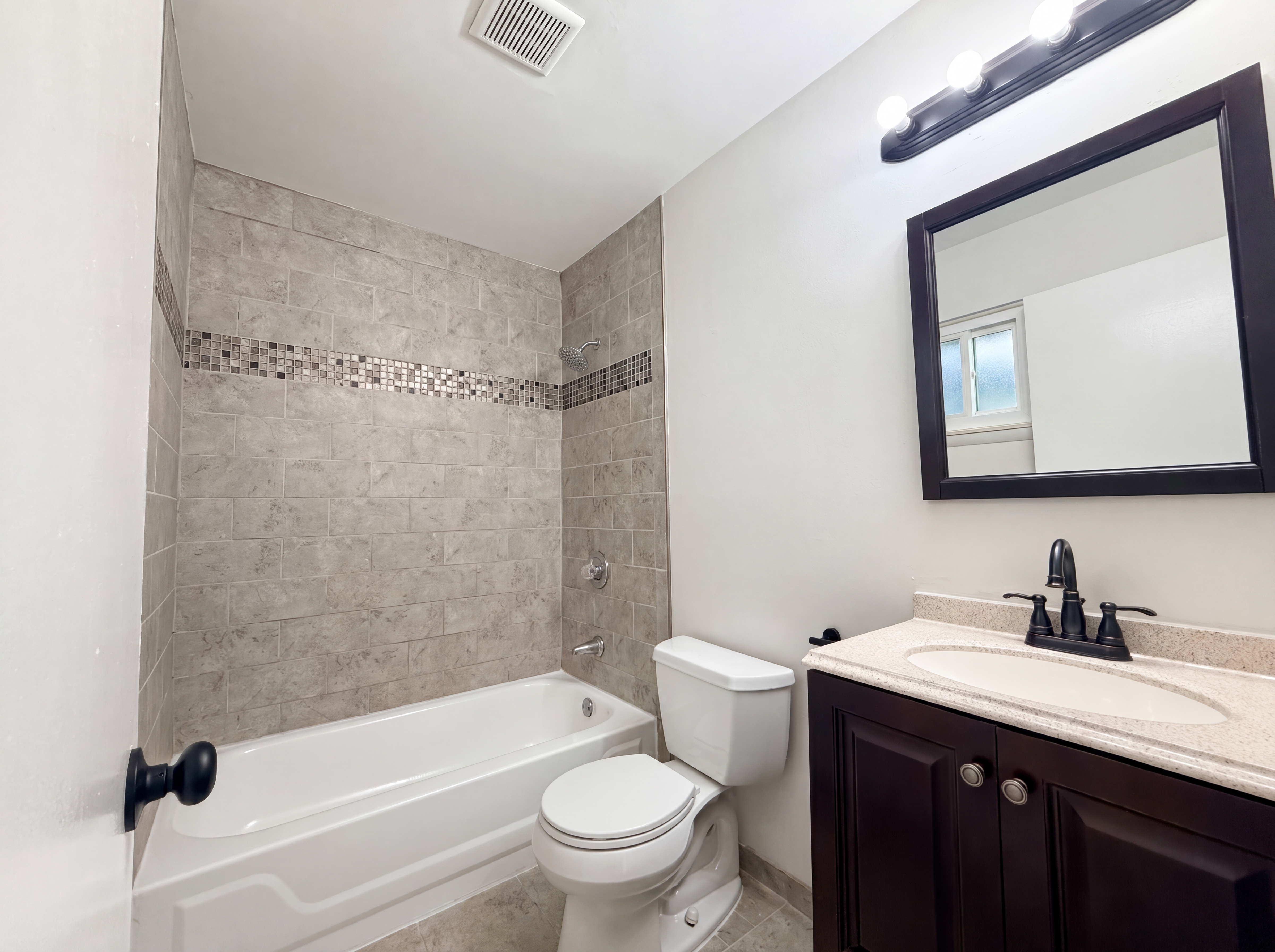 Photo 11 of 19 of 33522 Fernwood St, Westland, MI