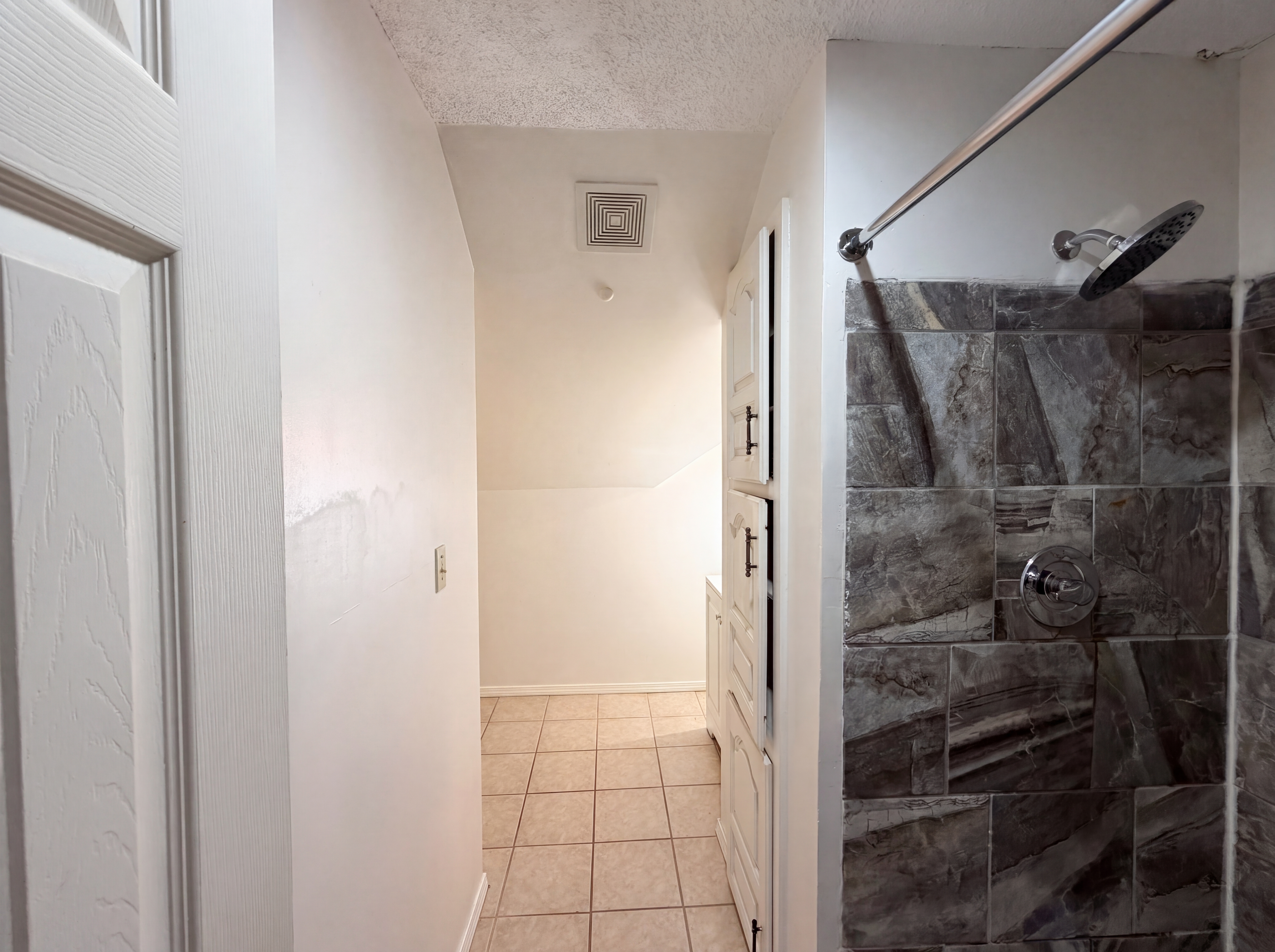 Photo 9 of 21 of 11304 E 55th Ter, Raytown, MO