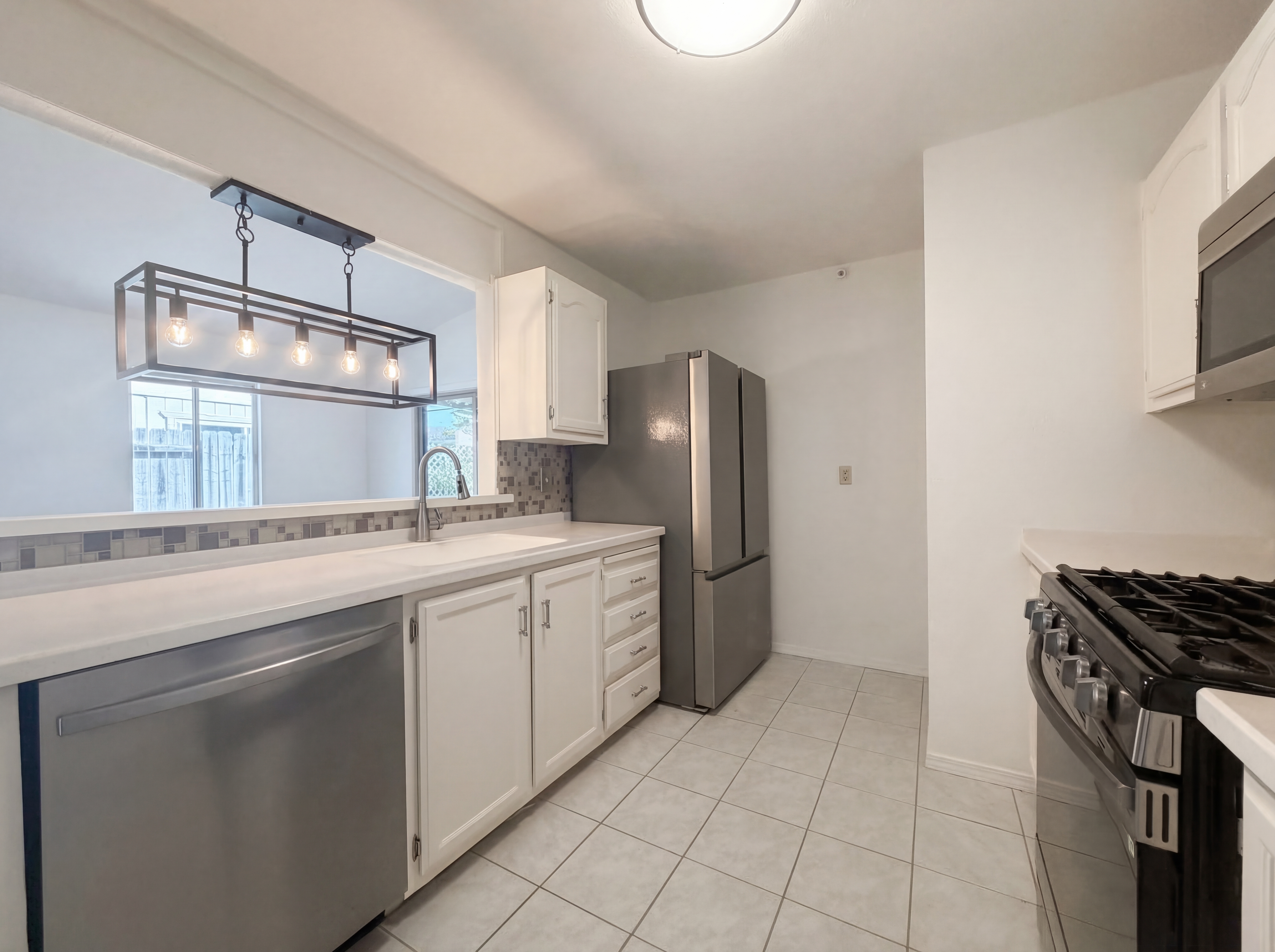 Photo 13 of 33 of 4814 Monet Way, Sacramento, CA