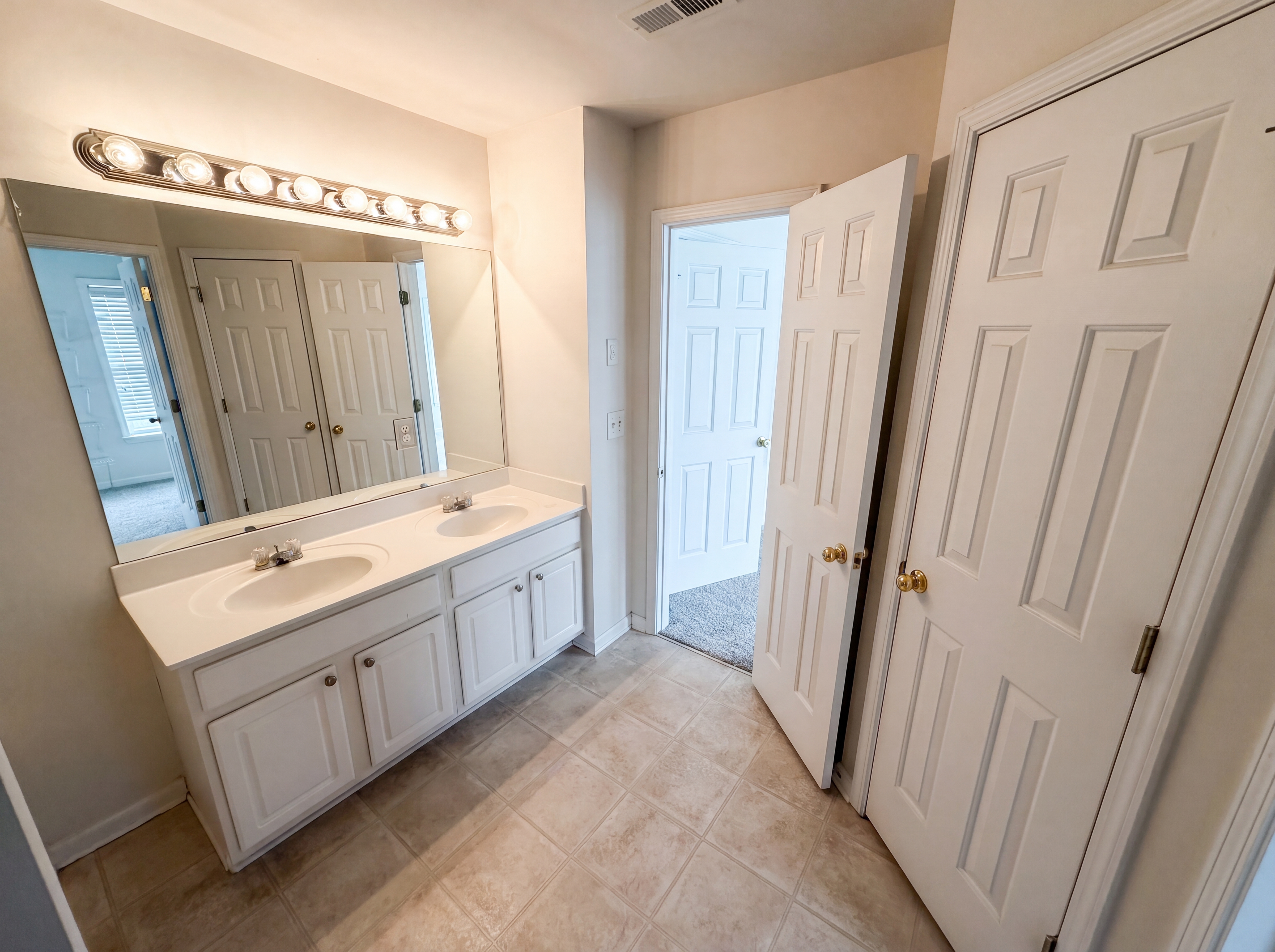 Photo 22 of 29 of 4660 Creekside Villas Way SE, Smyrna, GA