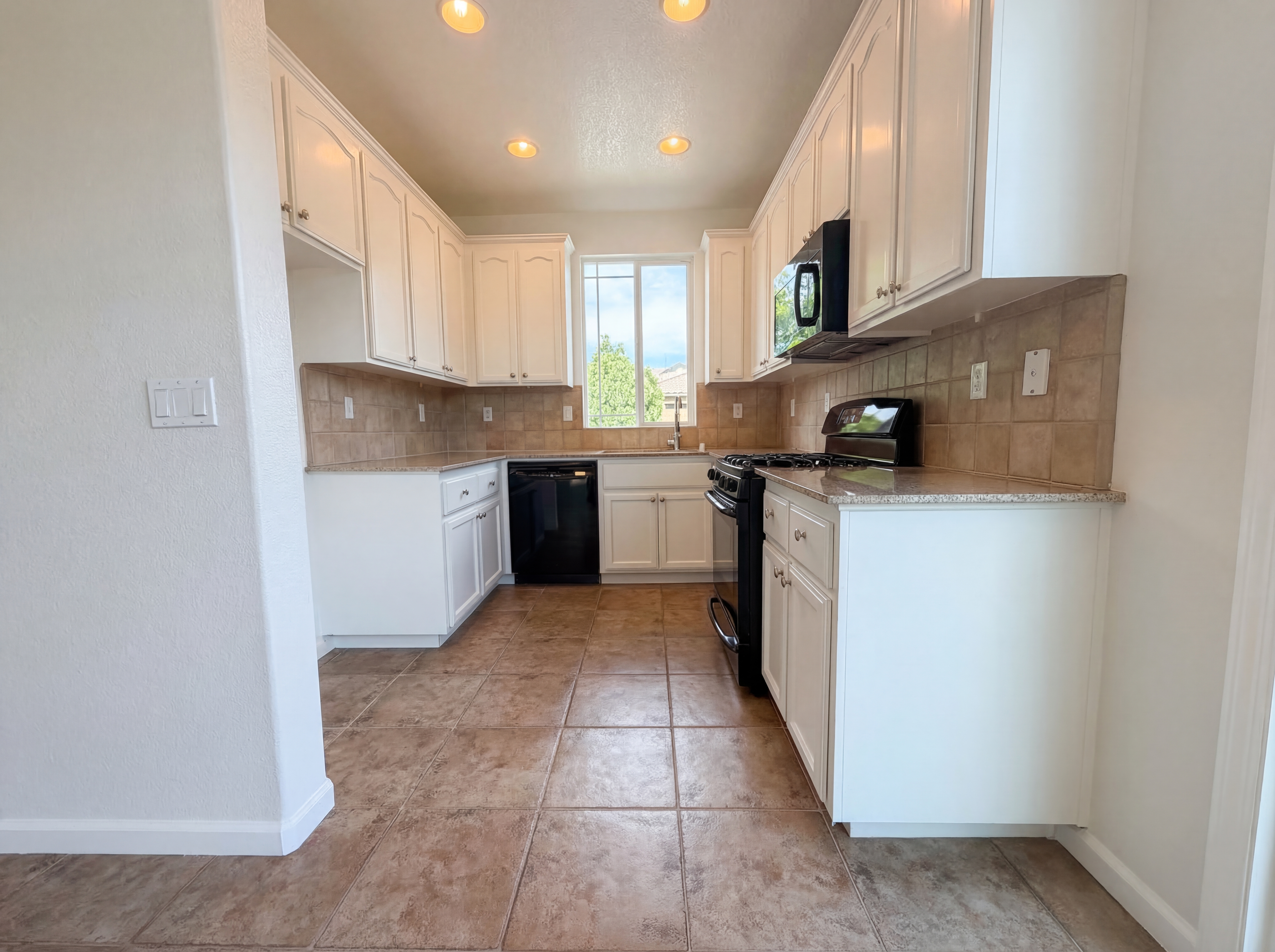 Photo 2 of 22 of 400 Caravaggio Cir, Sacramento, CA