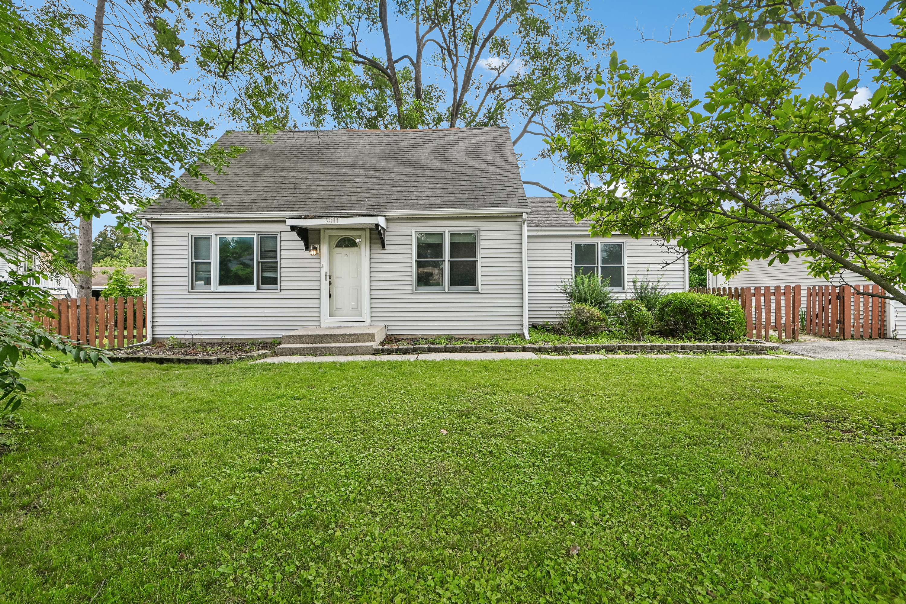 Photo 41 of 72 of 4811 Roslyn Rd, Downers Grove, IL