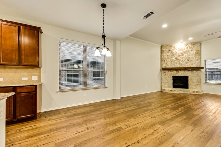 Photo 17 of 30 - 594 Miramar Dr, Rockwall, TX 75087