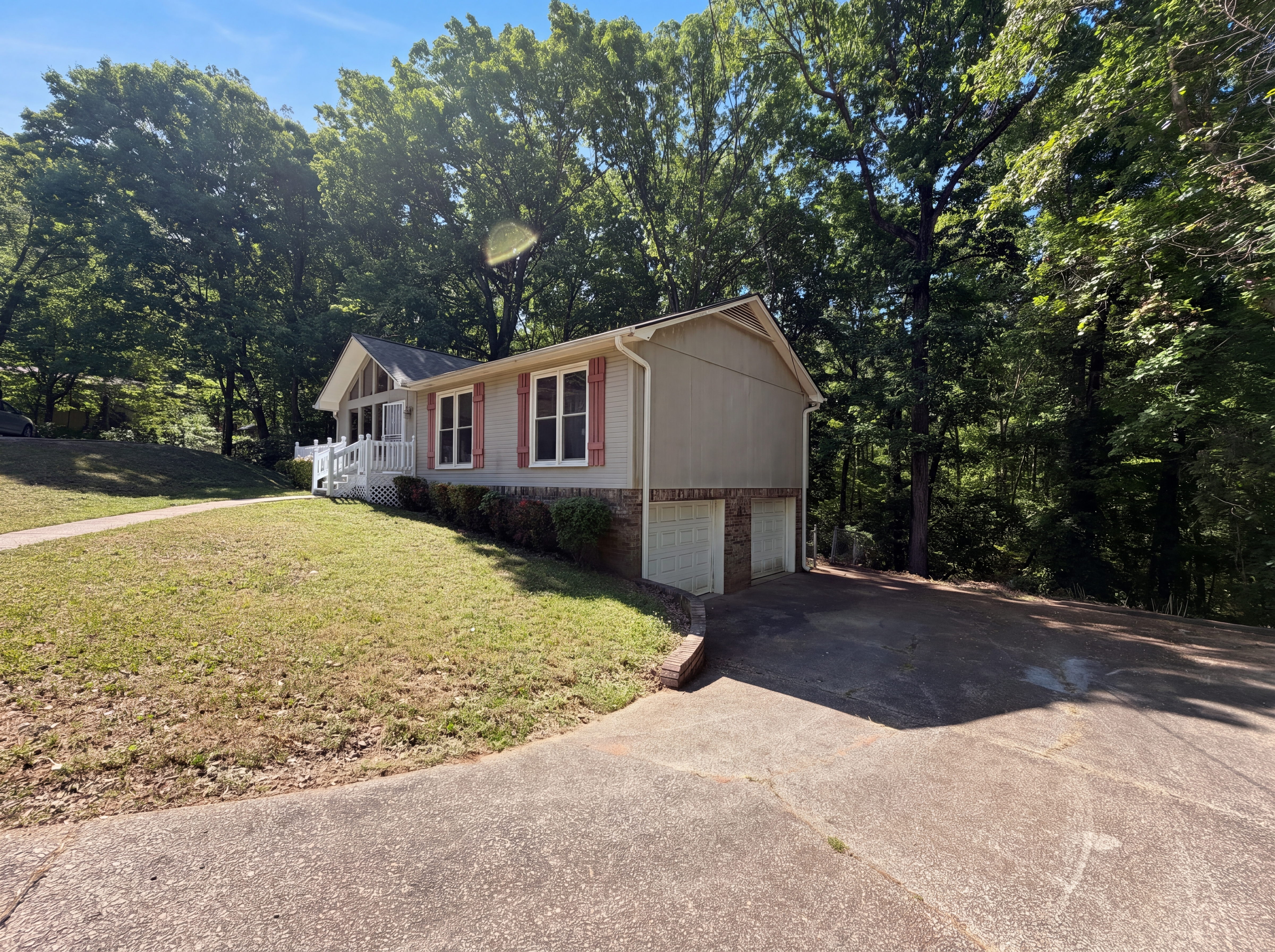 Photo 16 of 18 of 1500 Shady Oak Cir, Birmingham, AL