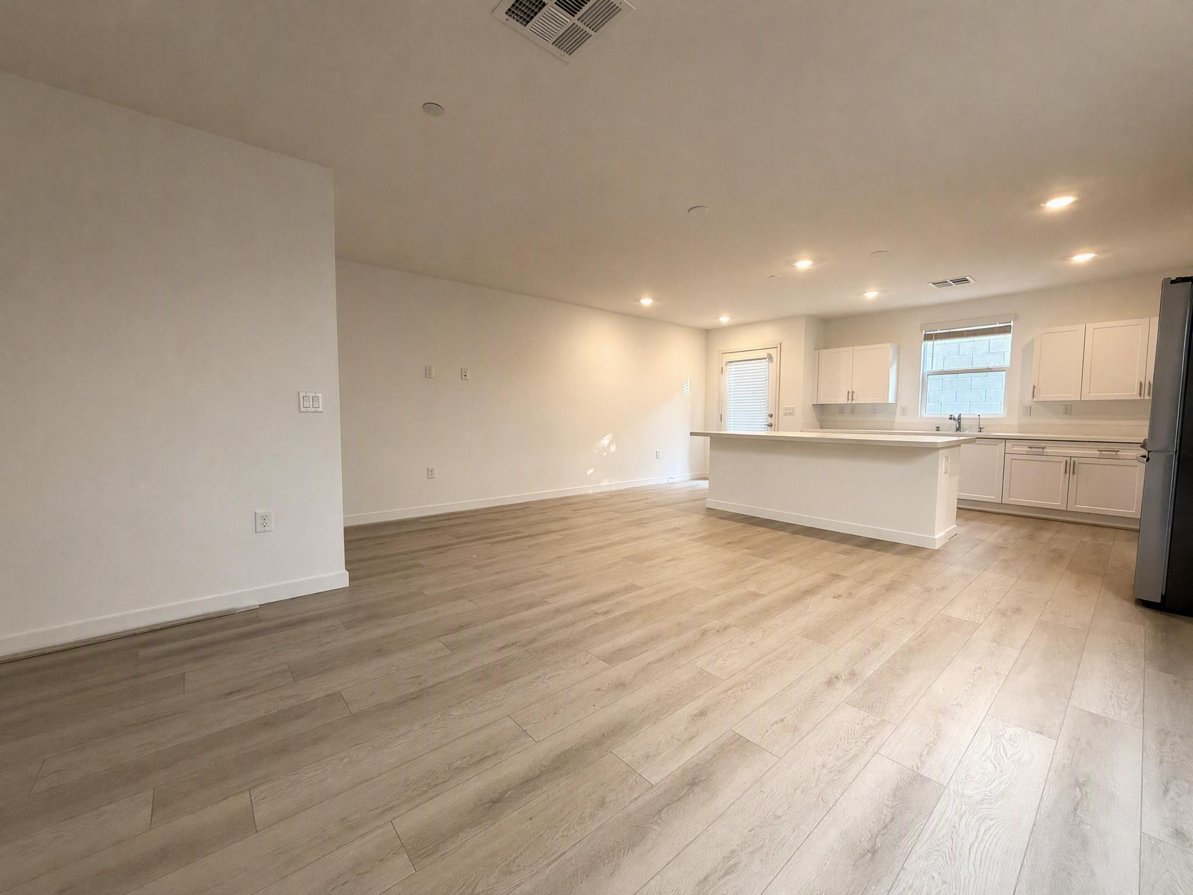 Photo 3 of 18 of 539 Bellum Dr, Henderson, NV