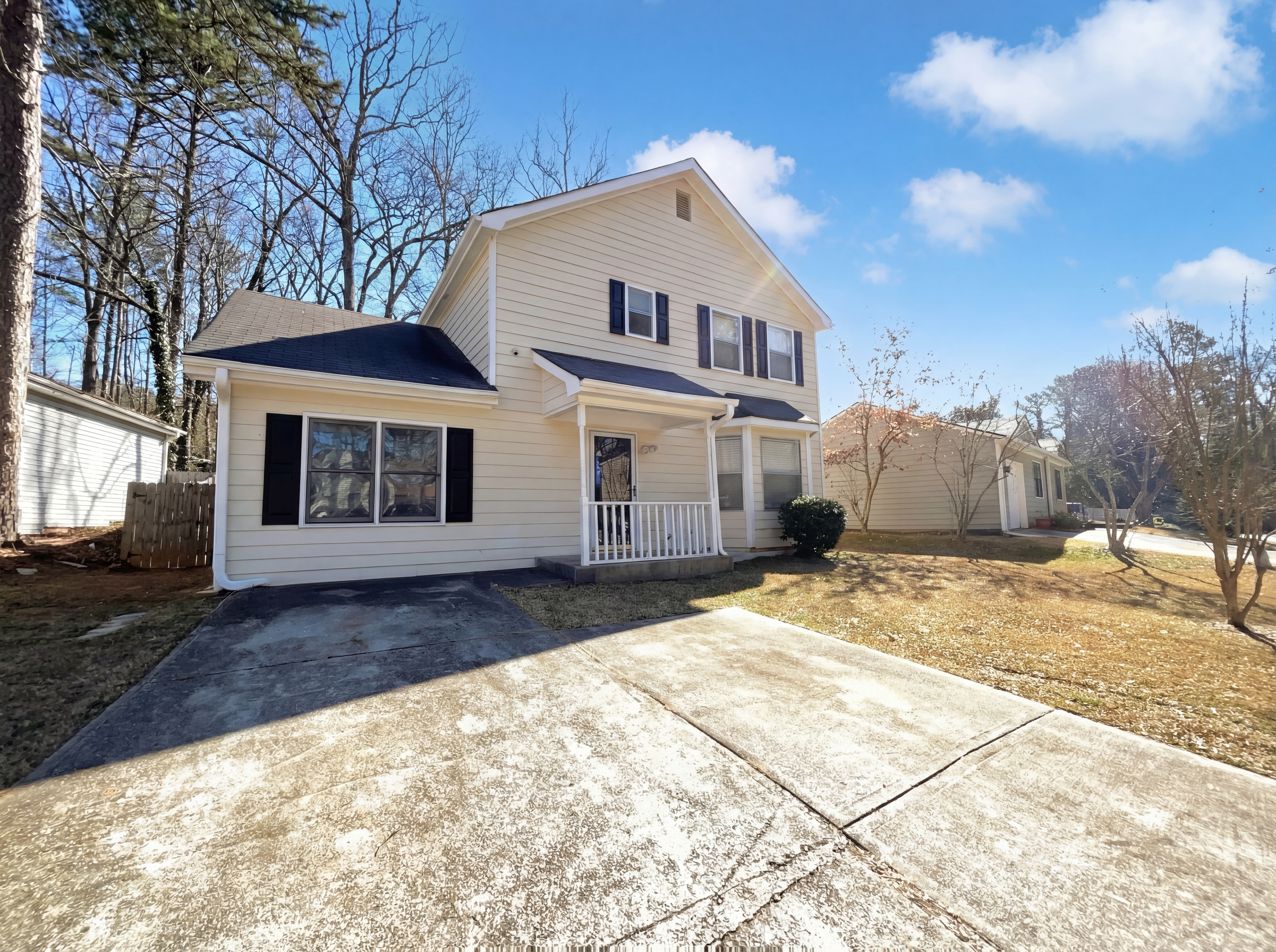 Photo 6 of 31 of 5328 Ridge Forest Dr, Stone Mountain, GA
