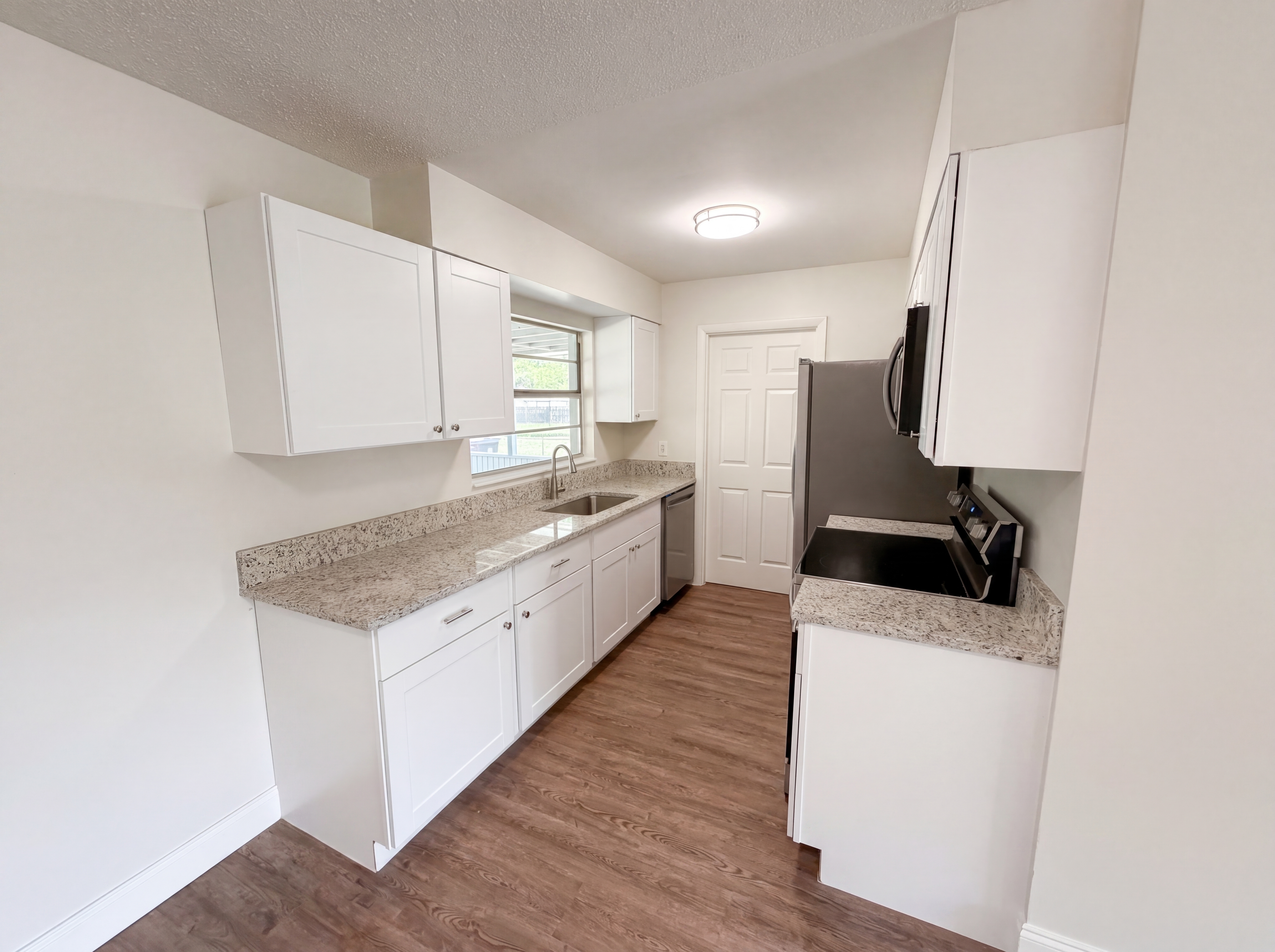 Photo 2 of 26 of 11607 English St, Orlando, FL