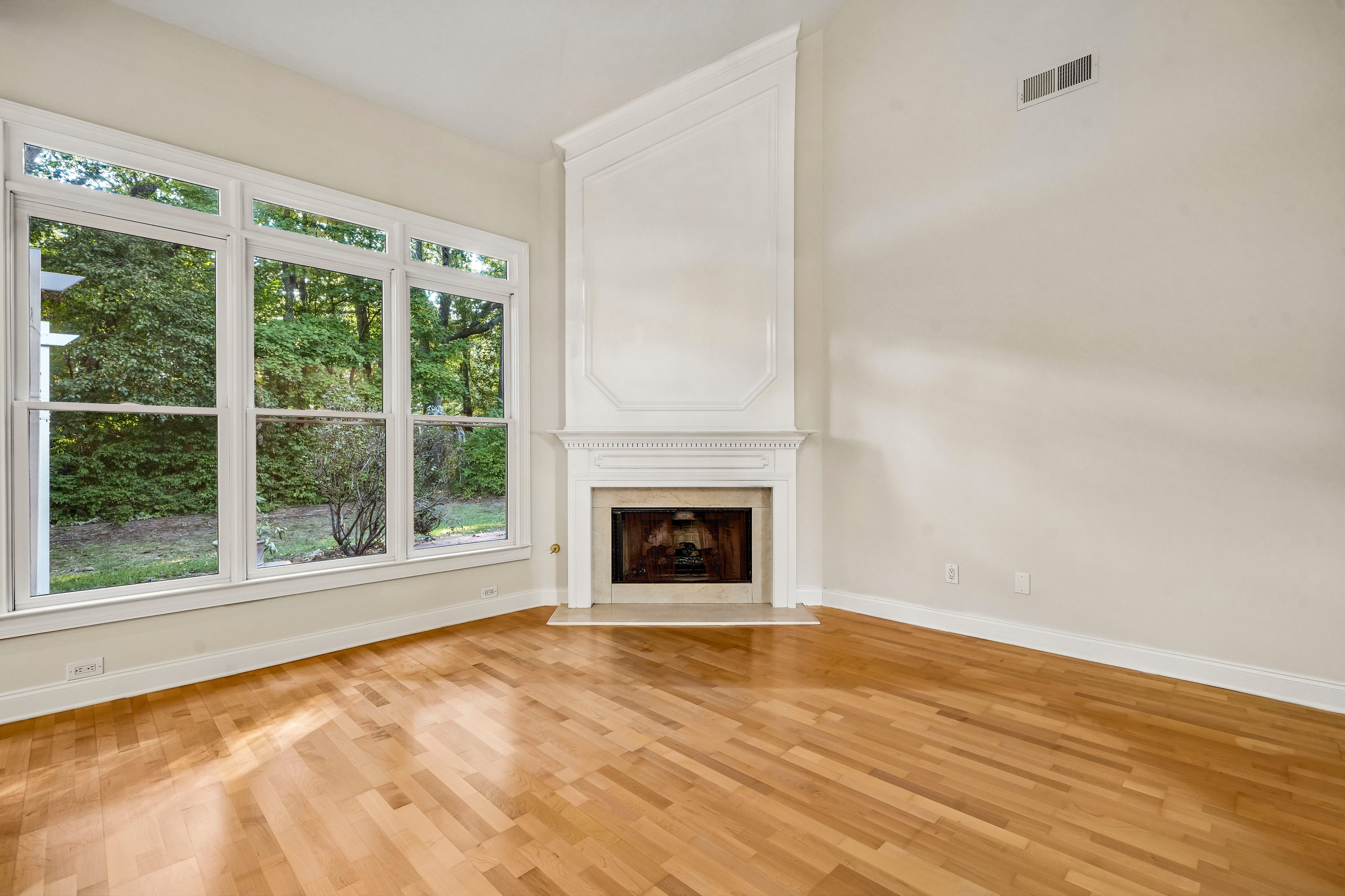 Photo 10 of 39 of 3054 Montclair Cir SE, Smyrna, GA
