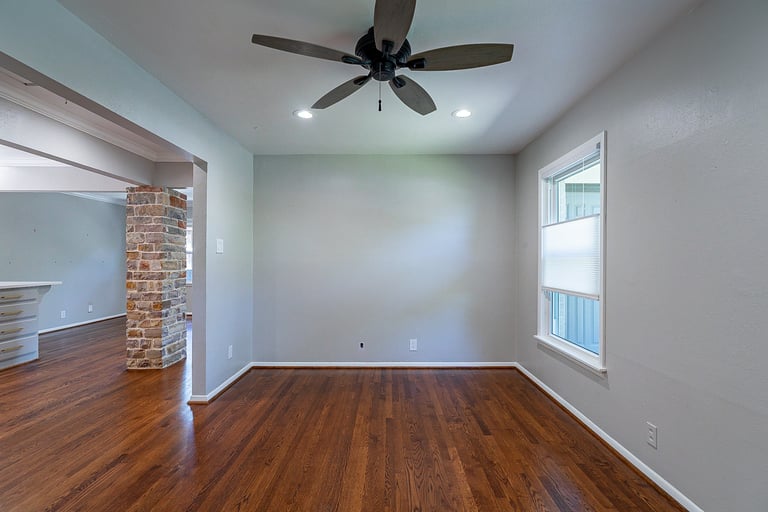 Photo 14 of 29 - 10183 Baronne Cir, Dallas, TX 75218