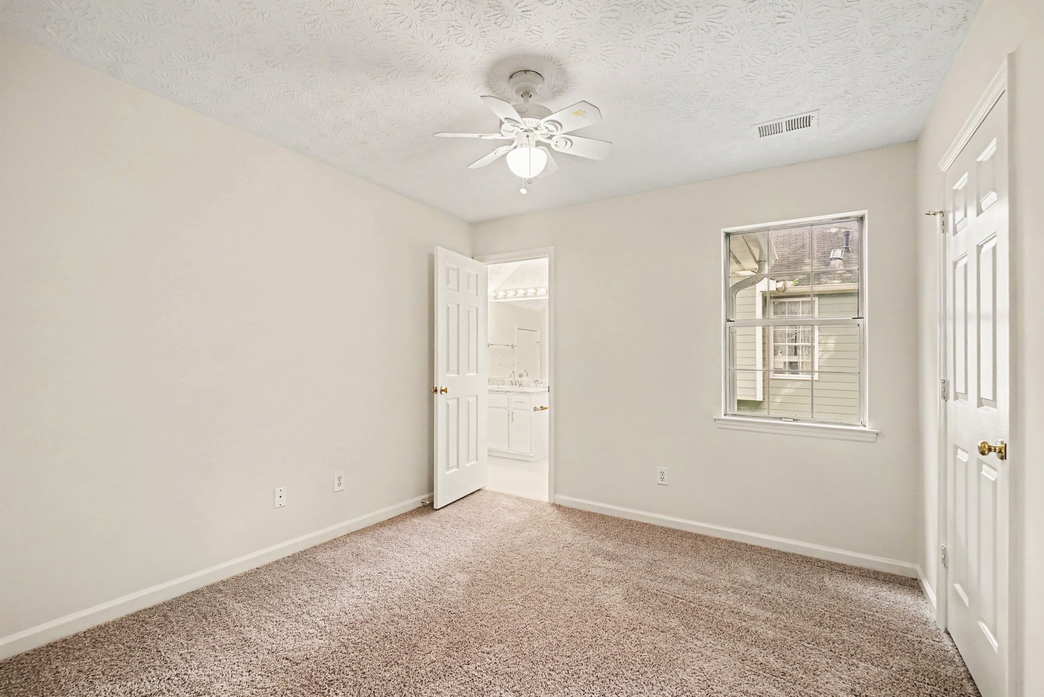 Photo 9 of 17 of 2684 Piedmont Oak Dr, Marietta, GA