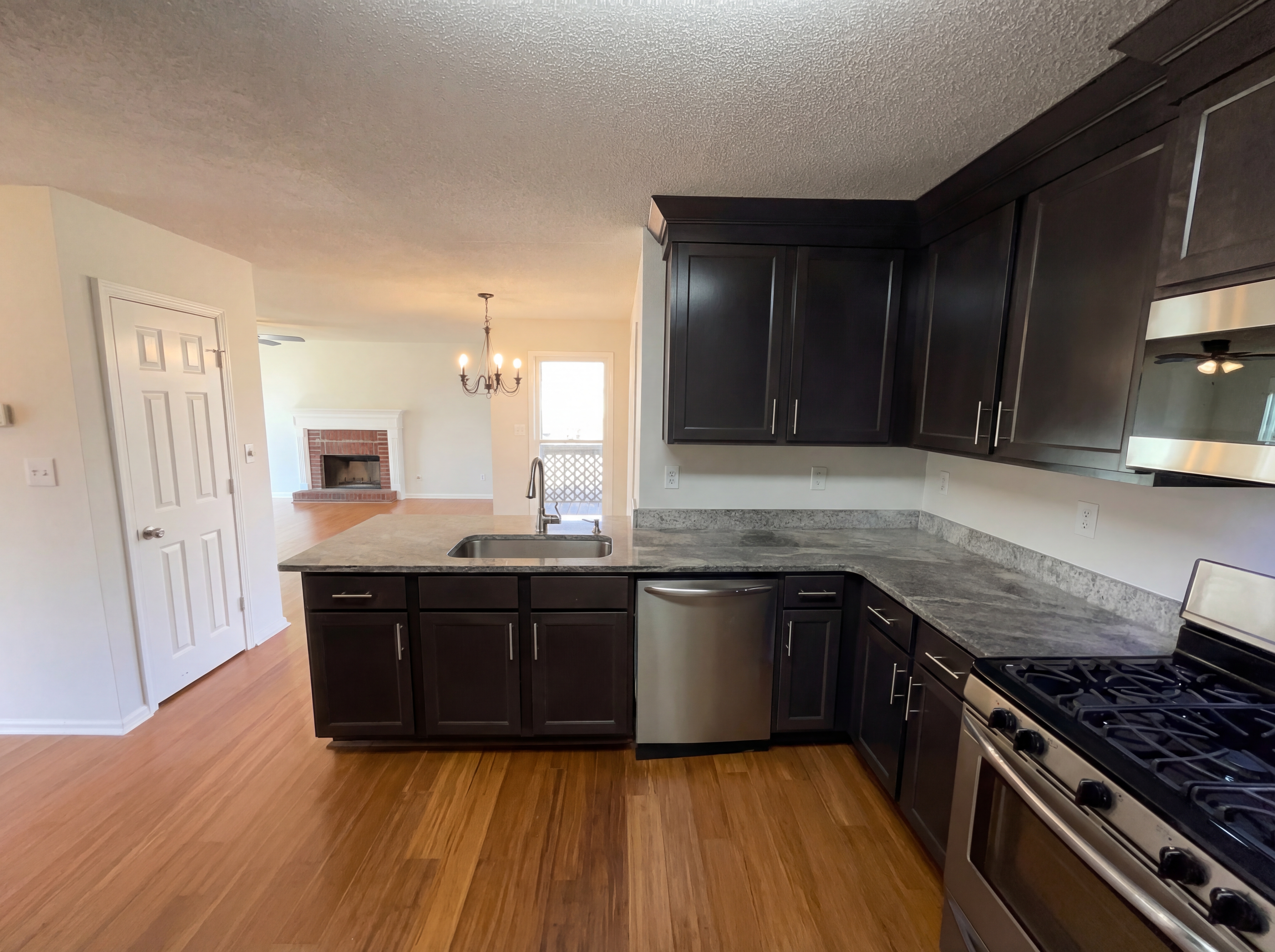 Photo 8 of 28 of 1012 Crown Corners Dr, McDonough, GA