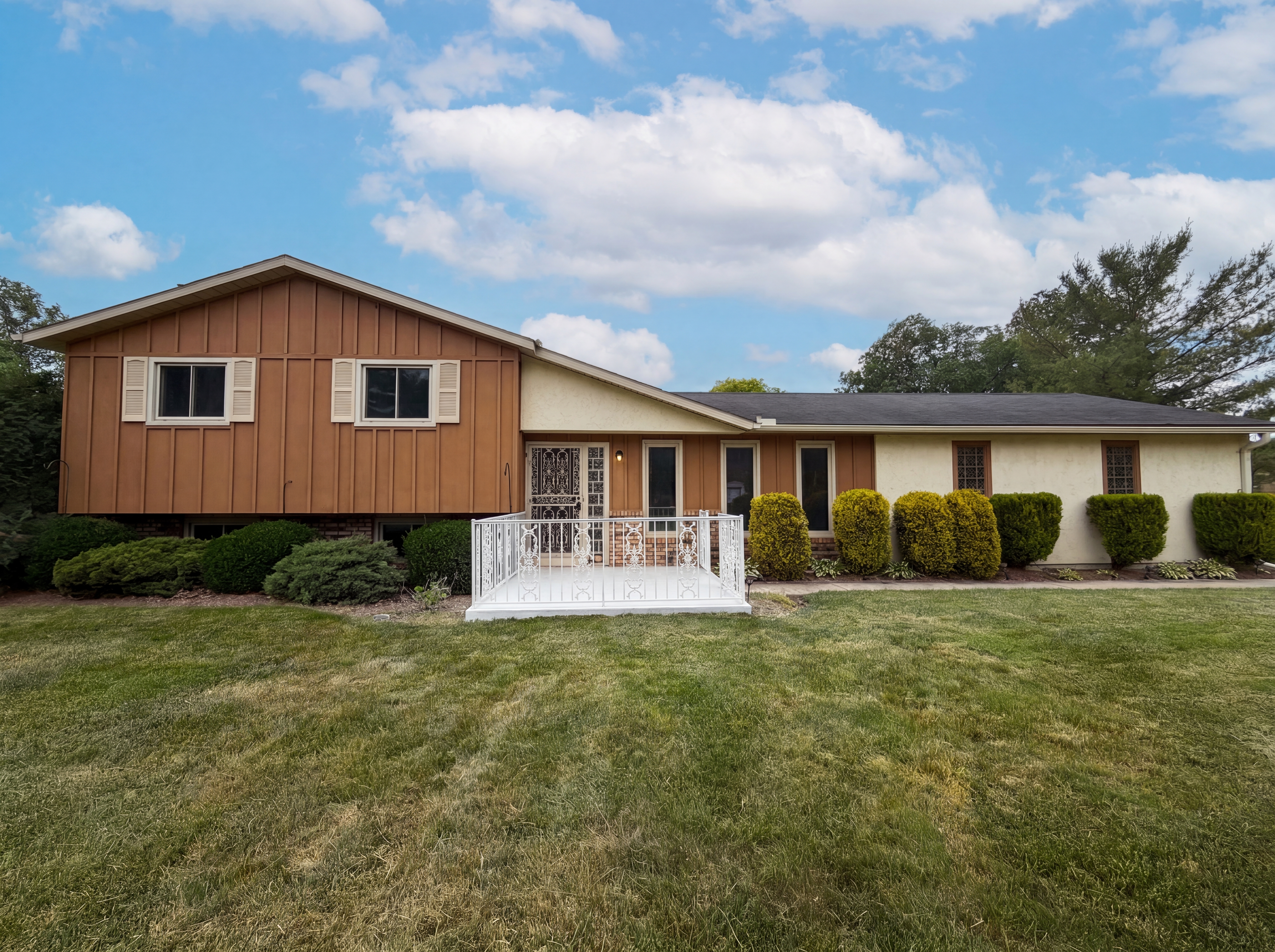 Photo 21 of 25 of 1015 Kingsway Dr, Lorain, OH