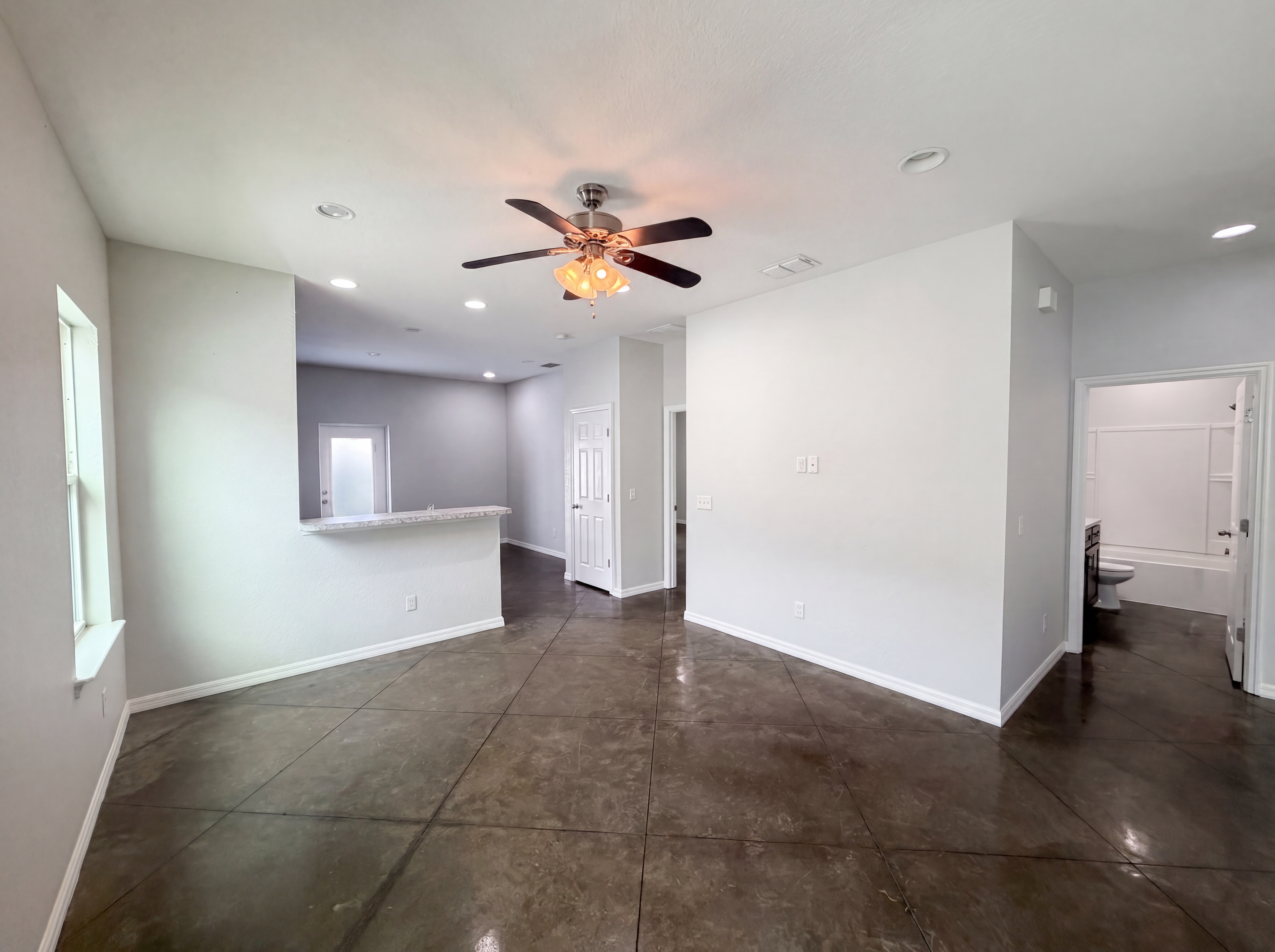 Photo 3 of 17 of 2953 Whispering Trails Dr, Winter Haven, FL