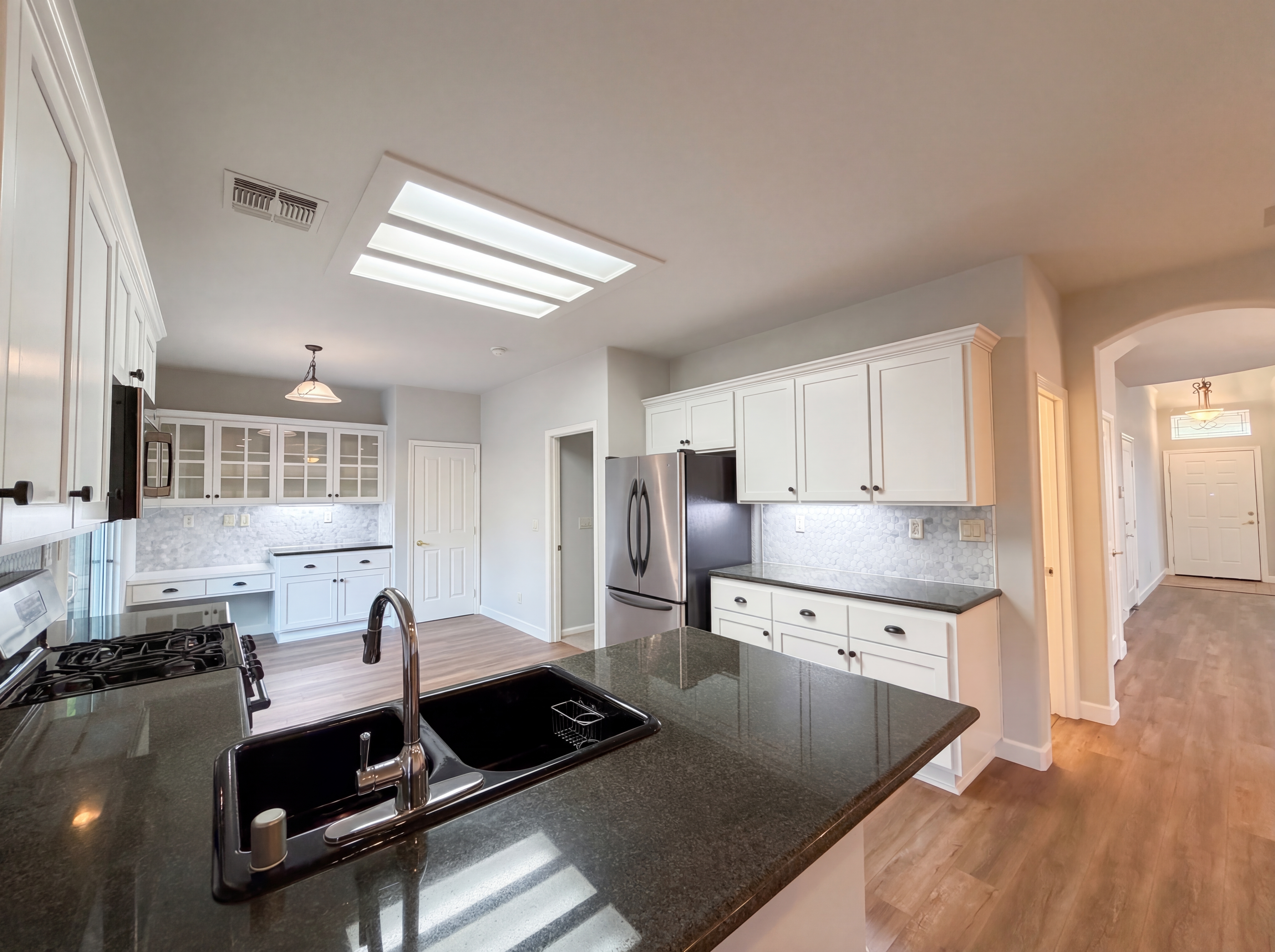 Photo 19 of 39 of 224 Pinecrest Ct, Roseville, CA