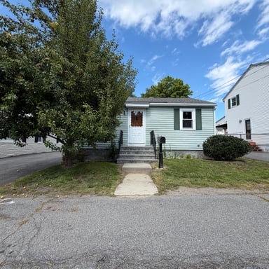Property photo 1 of 17 Monarch St