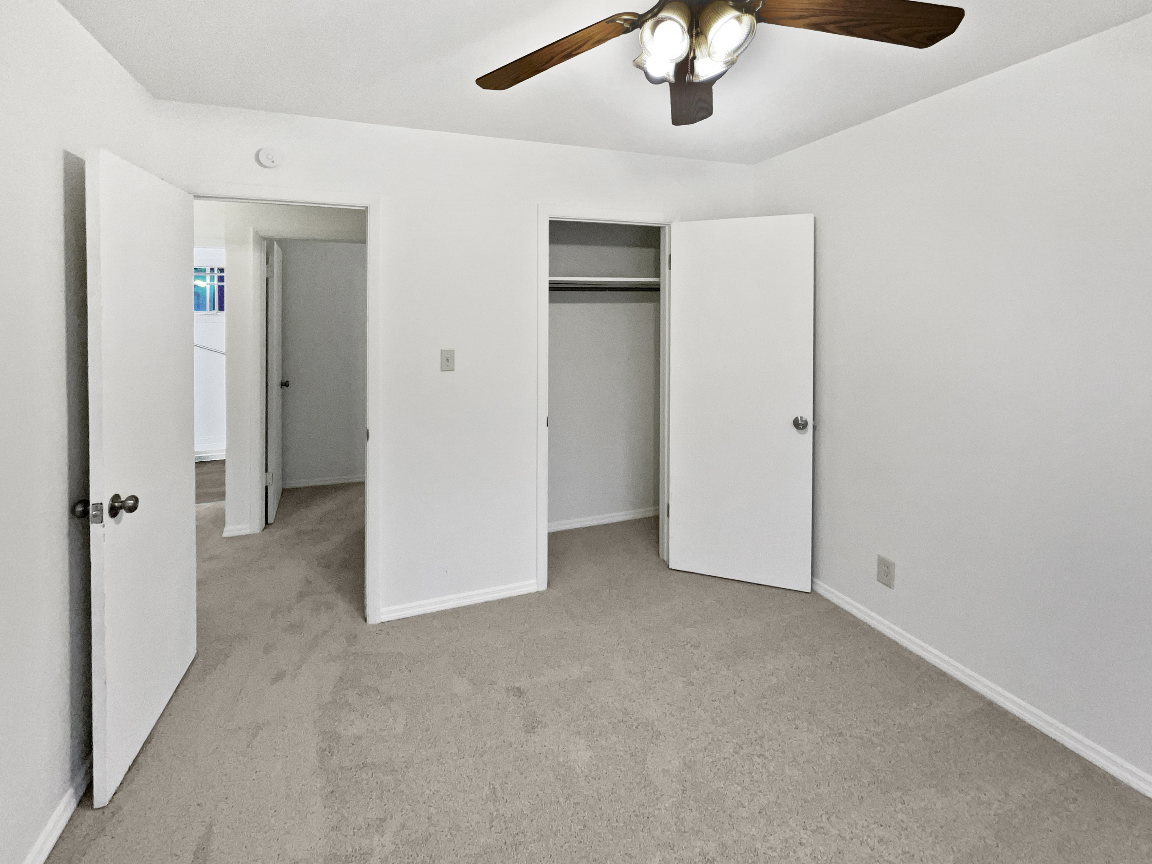 Photo 4 of 24 of 2127 Saranac Dr, Colorado Springs, CO