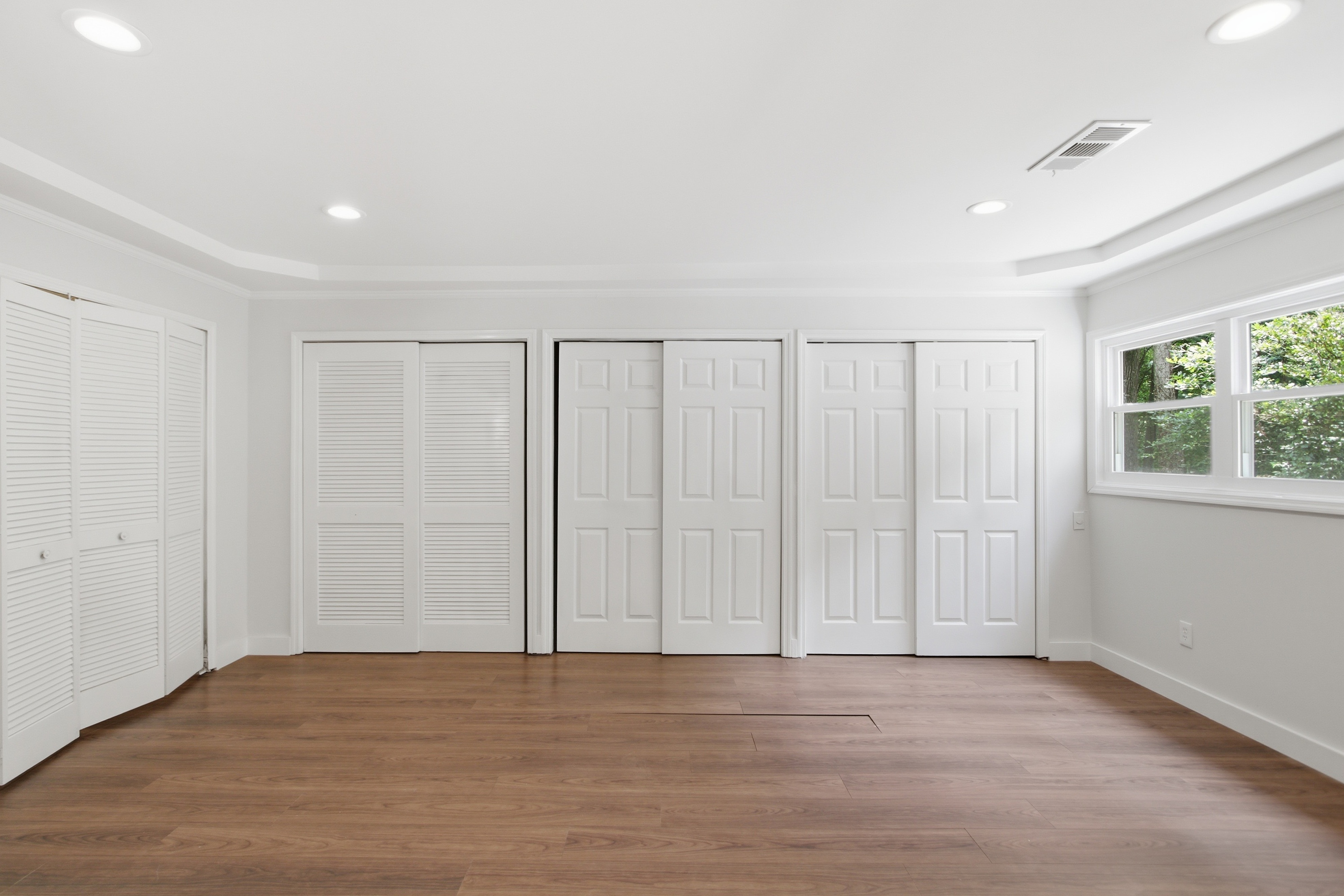 Photo 17 of 33 of 1035 Lakewood Dr, Marietta, GA