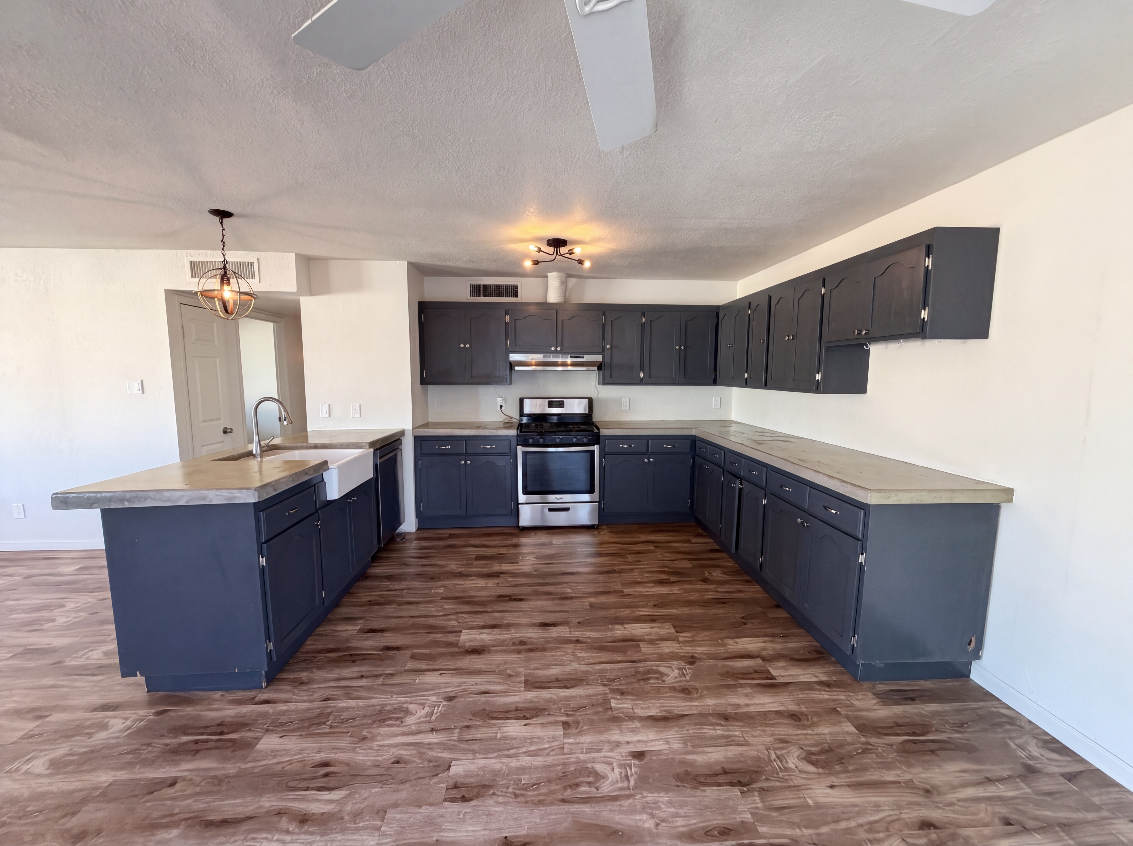 Photo 2 of 22 of 3265 W Mauna Loa Ln, Phoenix, AZ