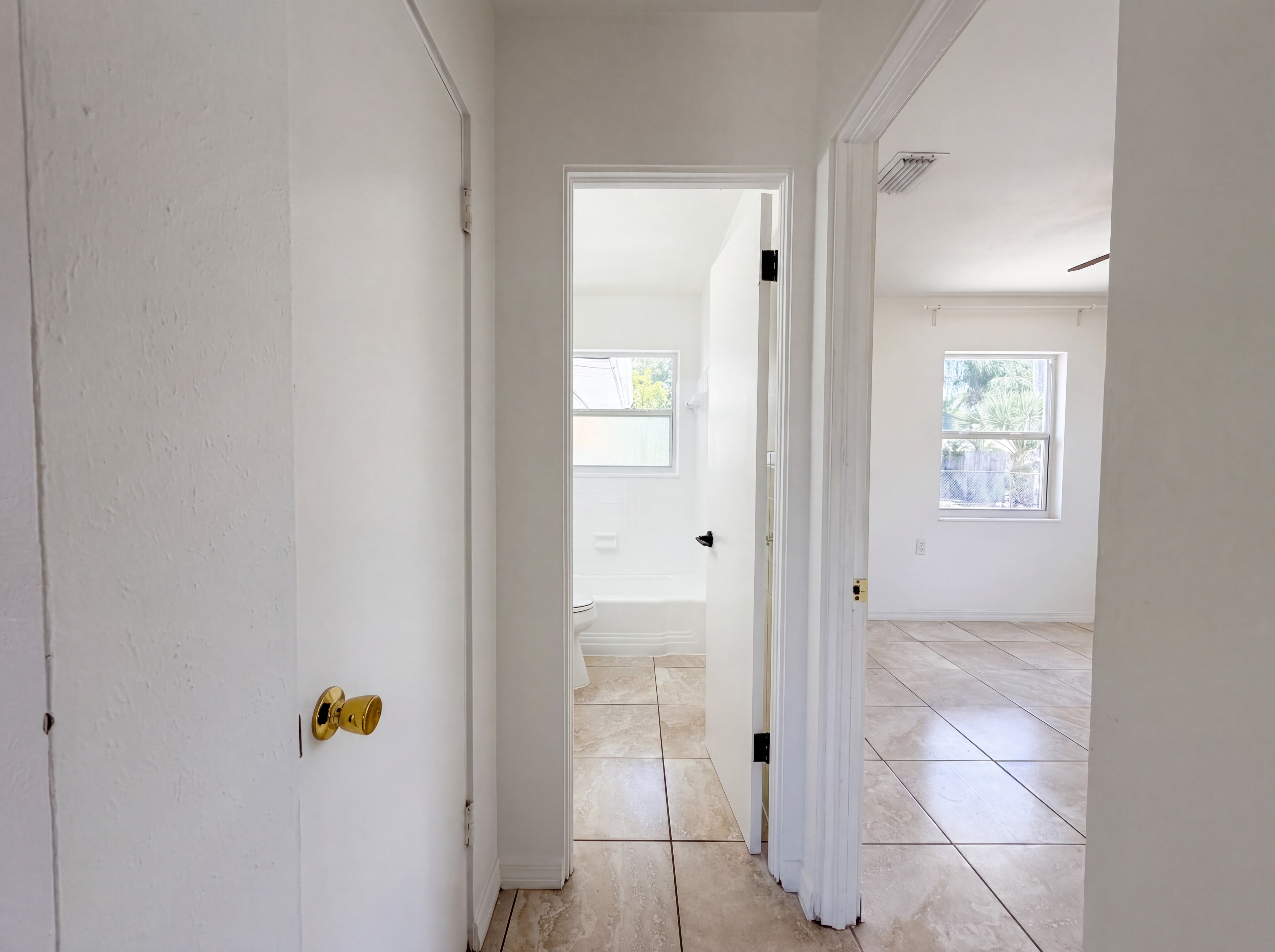 Photo 20 of 28 of 829 E 4th St, Englewood, FL