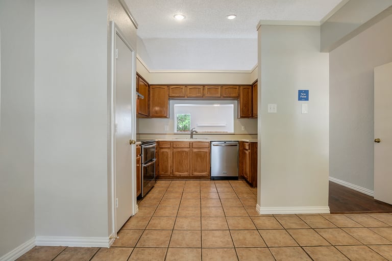 Photo 8 of 26 - 5804 Maurie Dr, Watauga, TX 76148