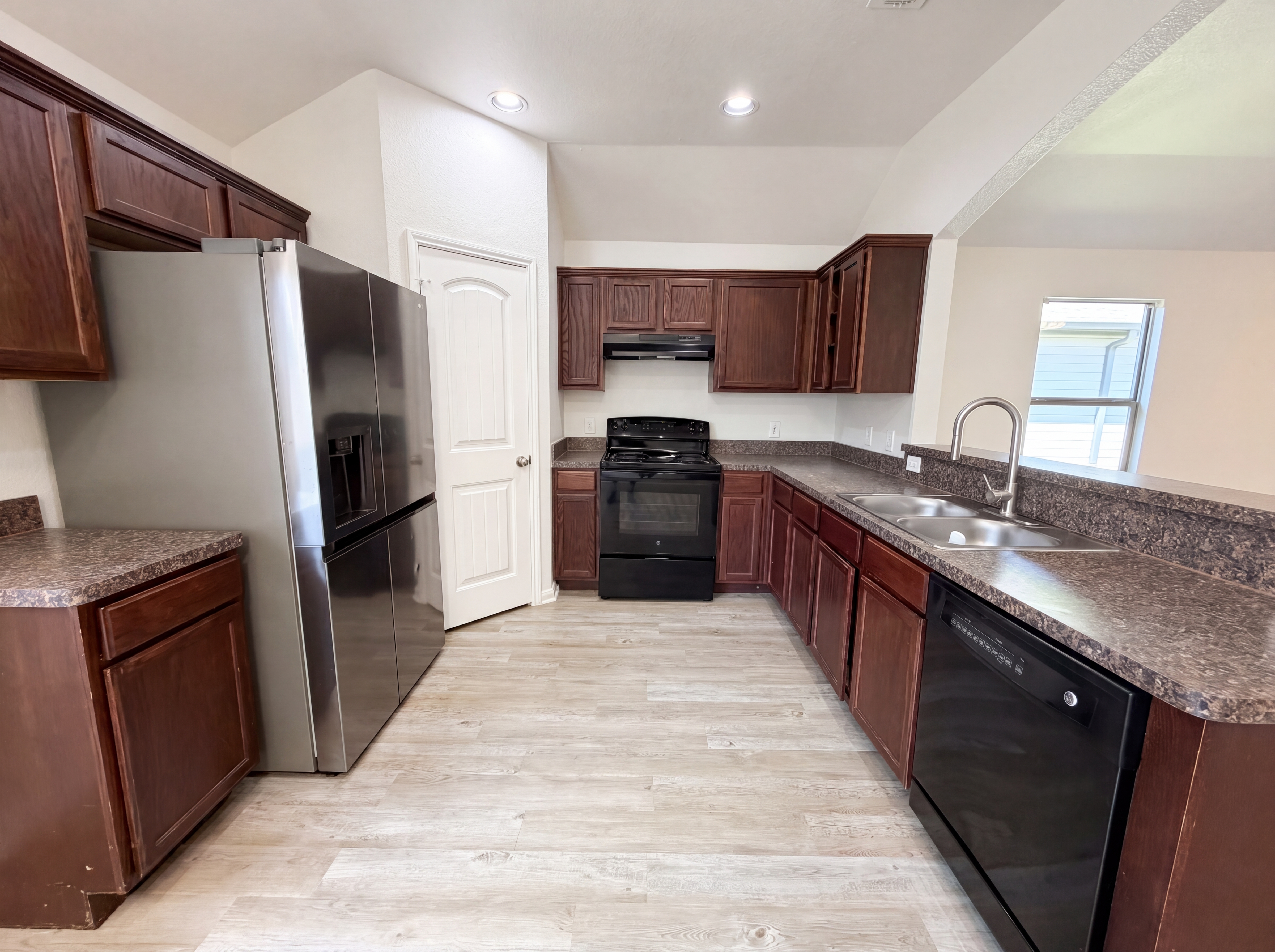 Photo 2 of 18 of 2824 Saint Bernard Dr, Dallas, TX