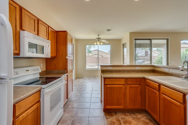 Photo 3 of 16 - 29839 N Little Leaf Dr, San Tan Valley, AZ 85143