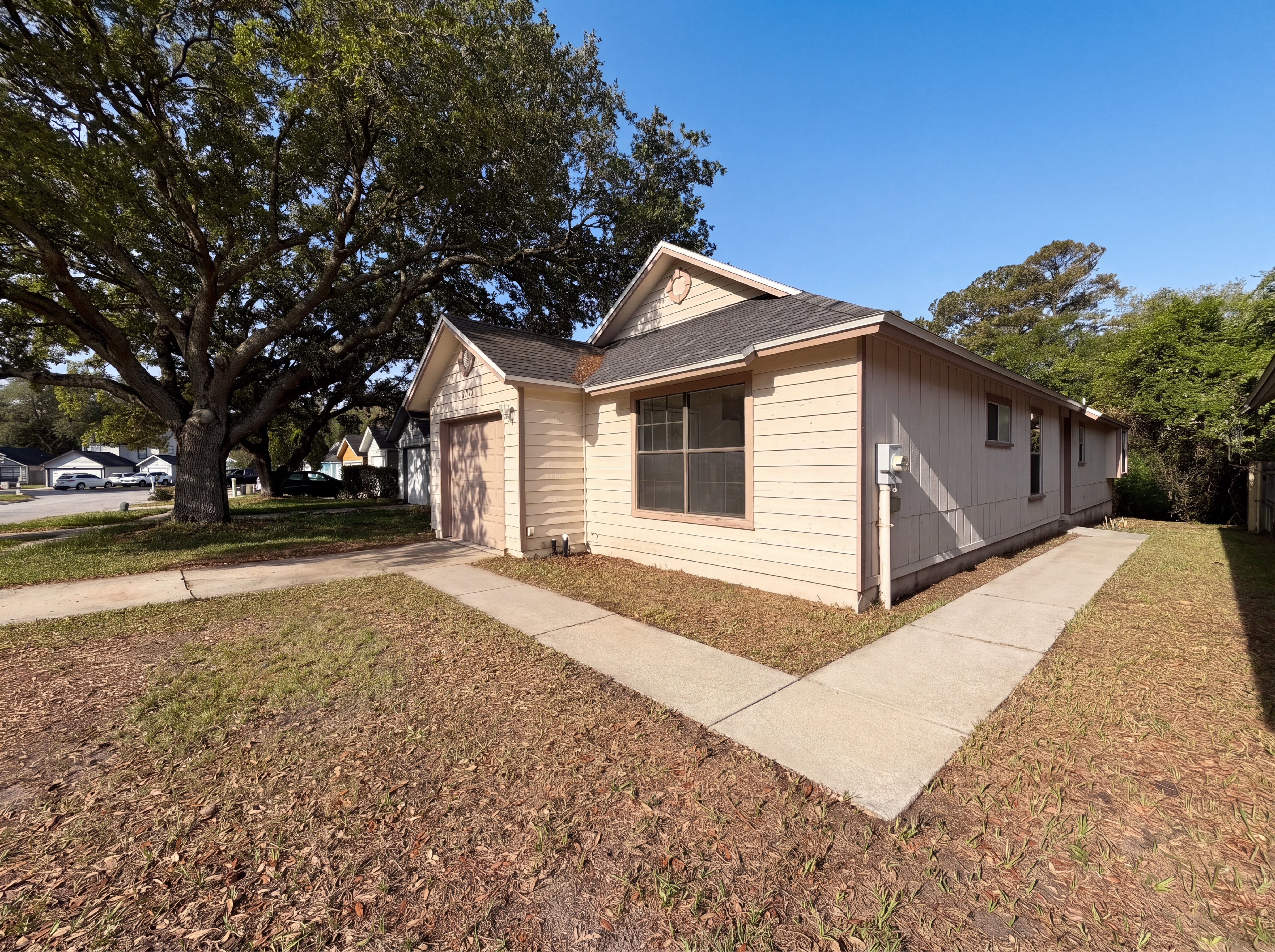 Photo 6 of 23 of 2512 Townsquare Dr, Jacksonville, FL