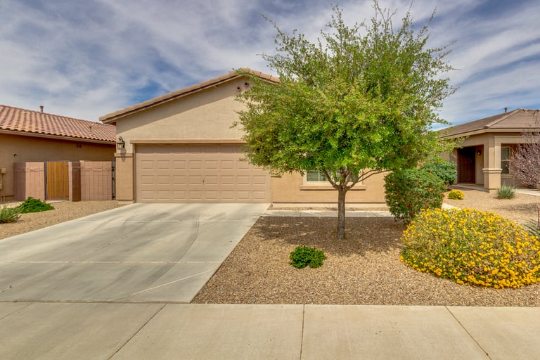 Photo 1 of 25 - 300 W Lyle Ave, San Tan Valley, AZ 85140