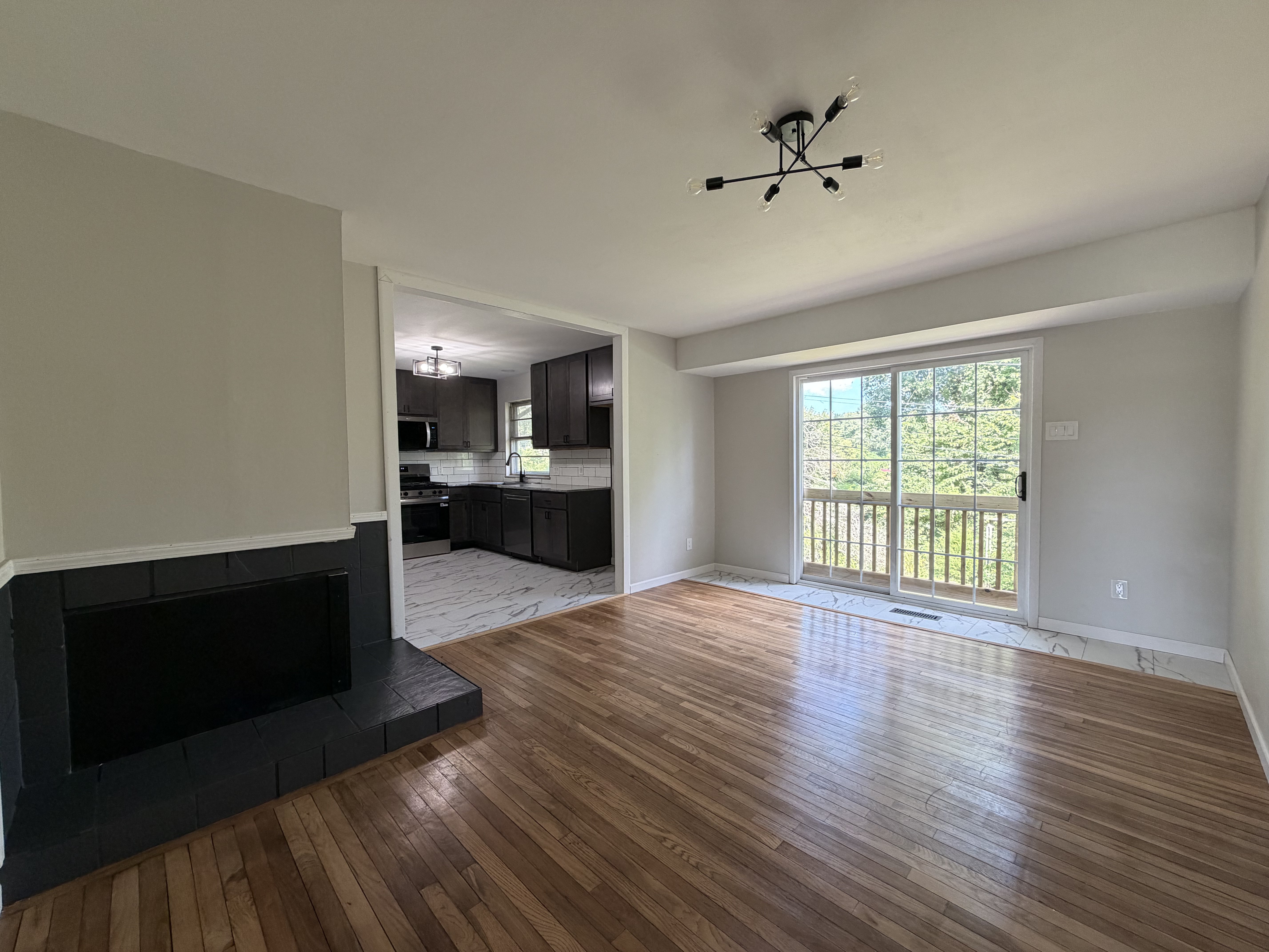Photo 3 of 21 of 4358 Rhine Dr, Florissant, MO
