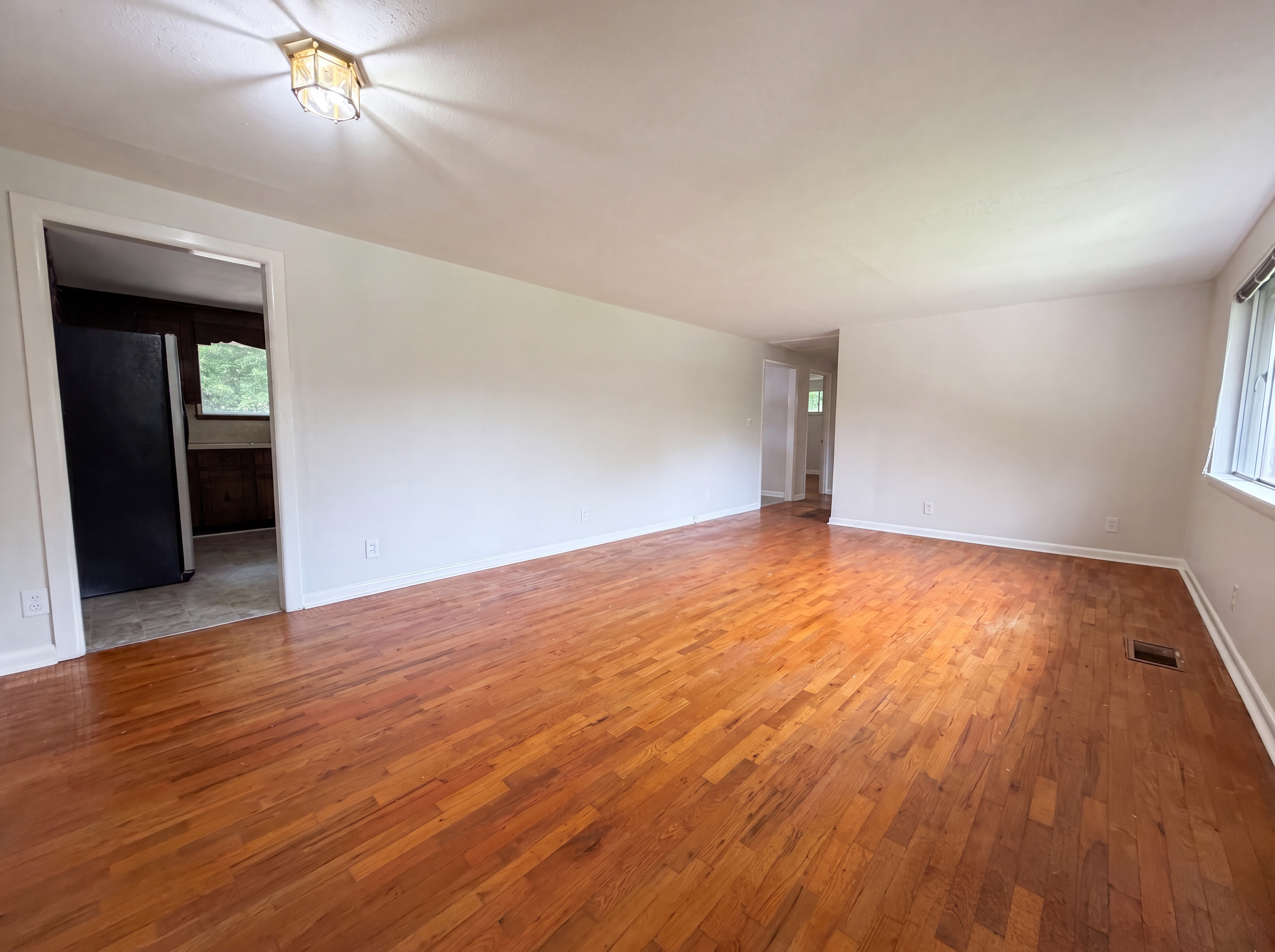 Photo 11 of 16 of 624 Belview St, Bessemer, AL