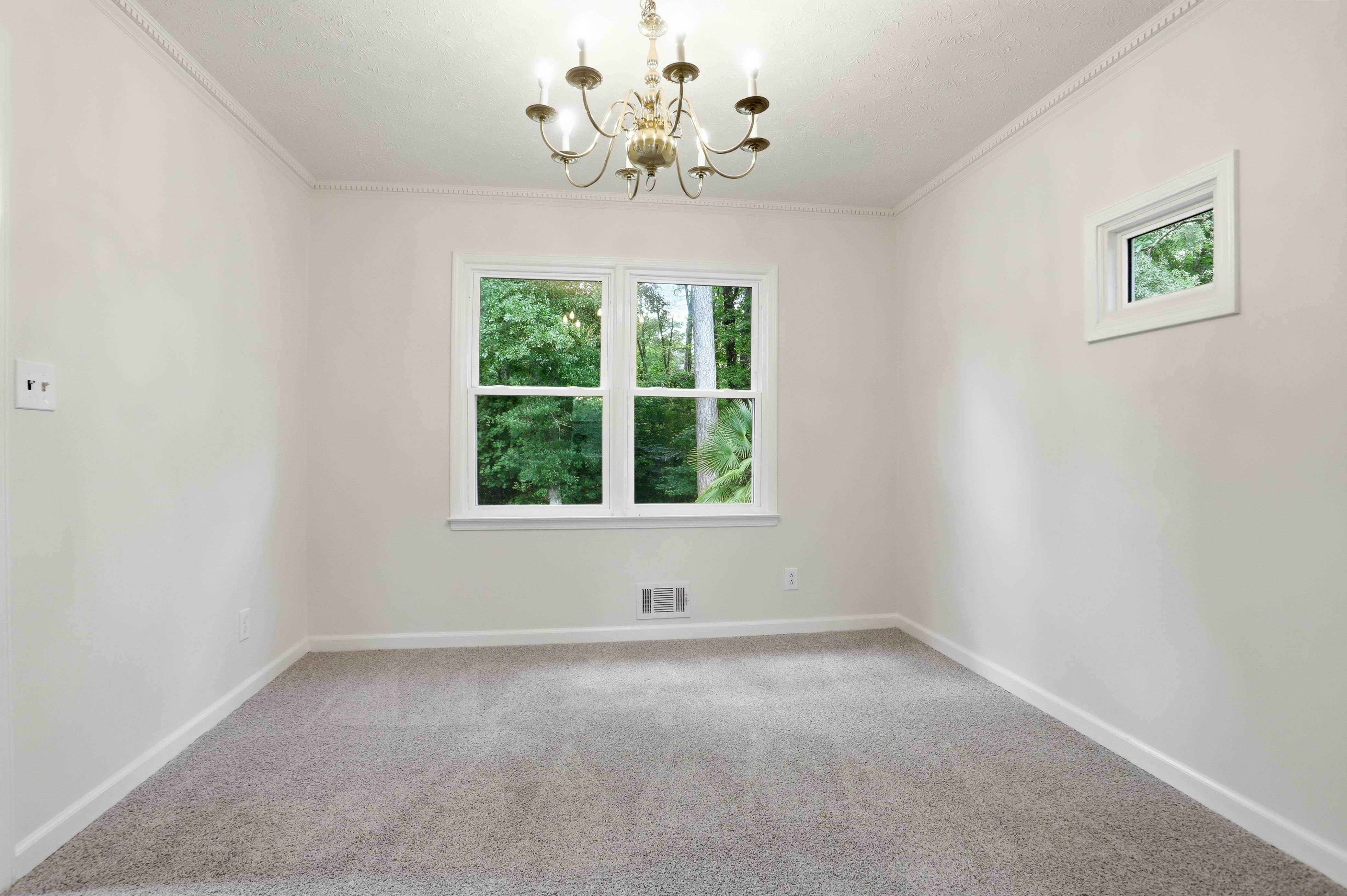 Photo 30 of 58 of 3839 Cotswold Dr , Lilburn, GA