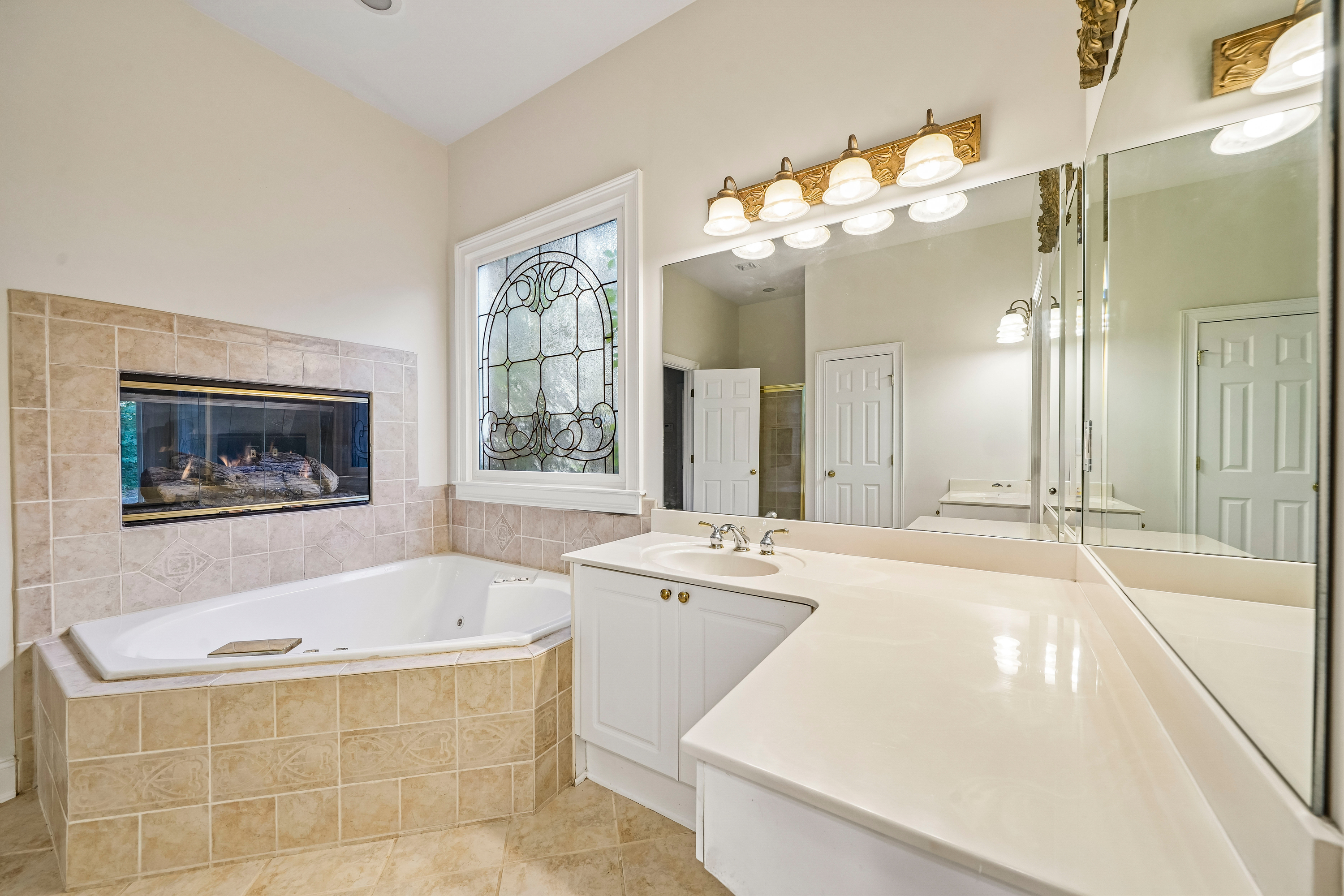 Photo 13 of 39 of 3054 Montclair Cir SE, Smyrna, GA