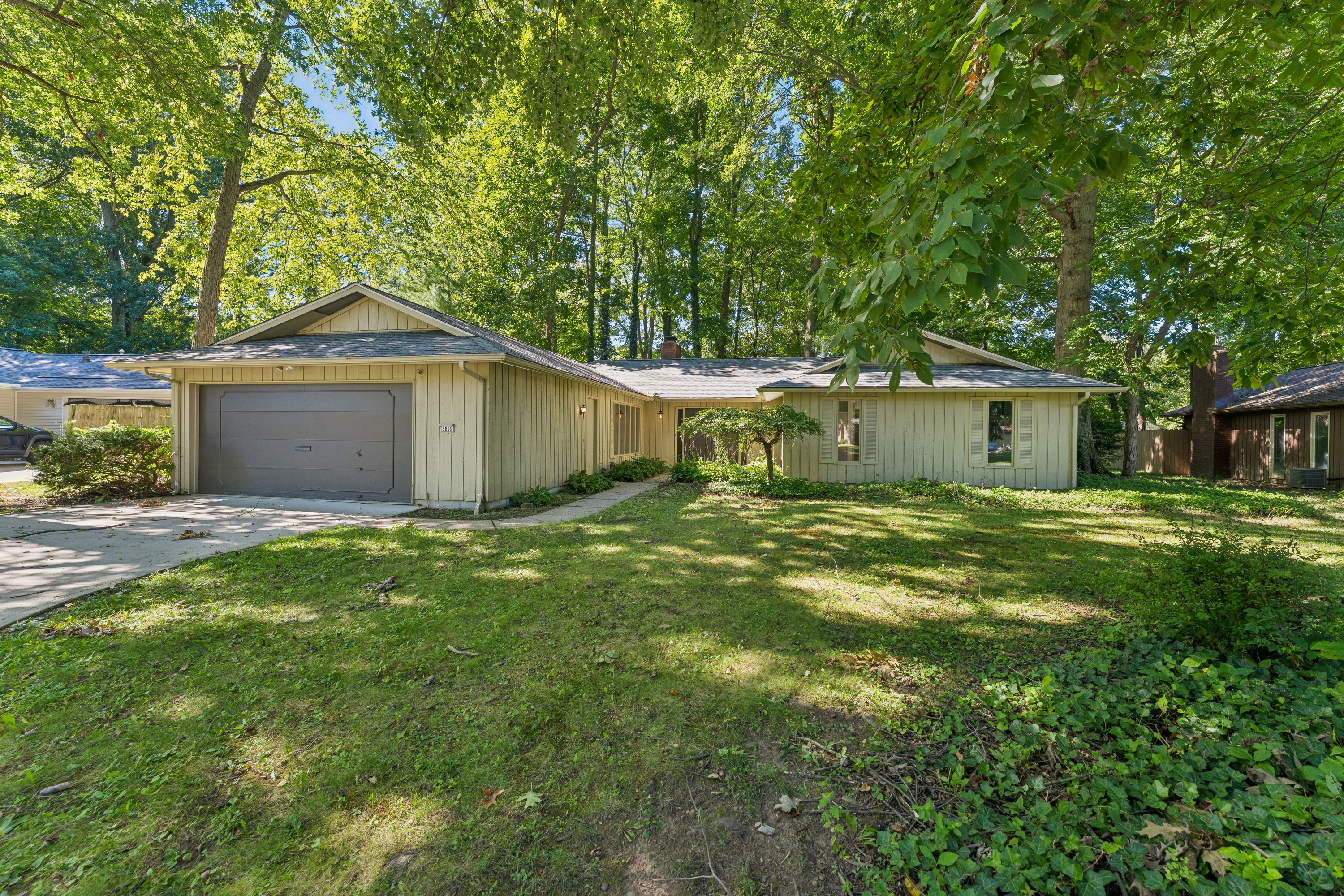 Photo 3 of 35 of 5896 Mills Creek Ln, North Ridgeville, OH
