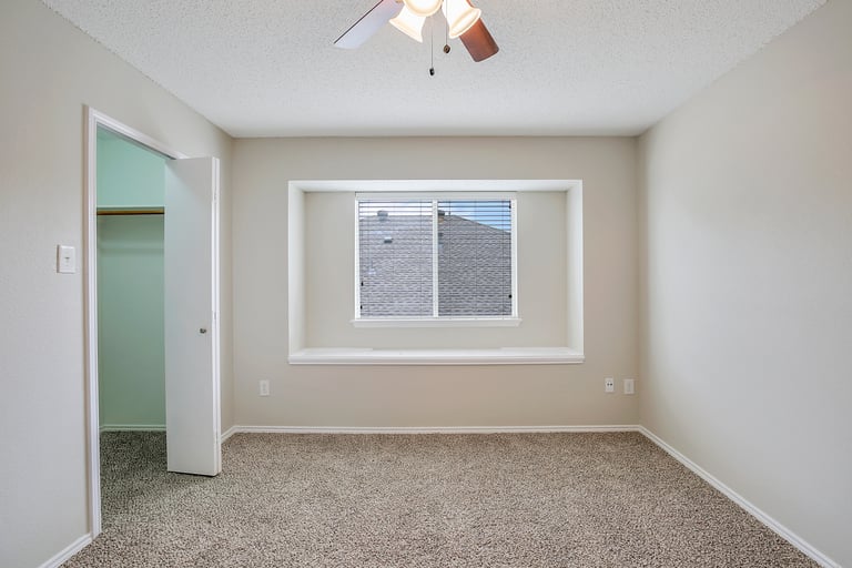 Photo 24 of 26 - 5716 Wimbledon Cir, Haltom City, TX 76137
