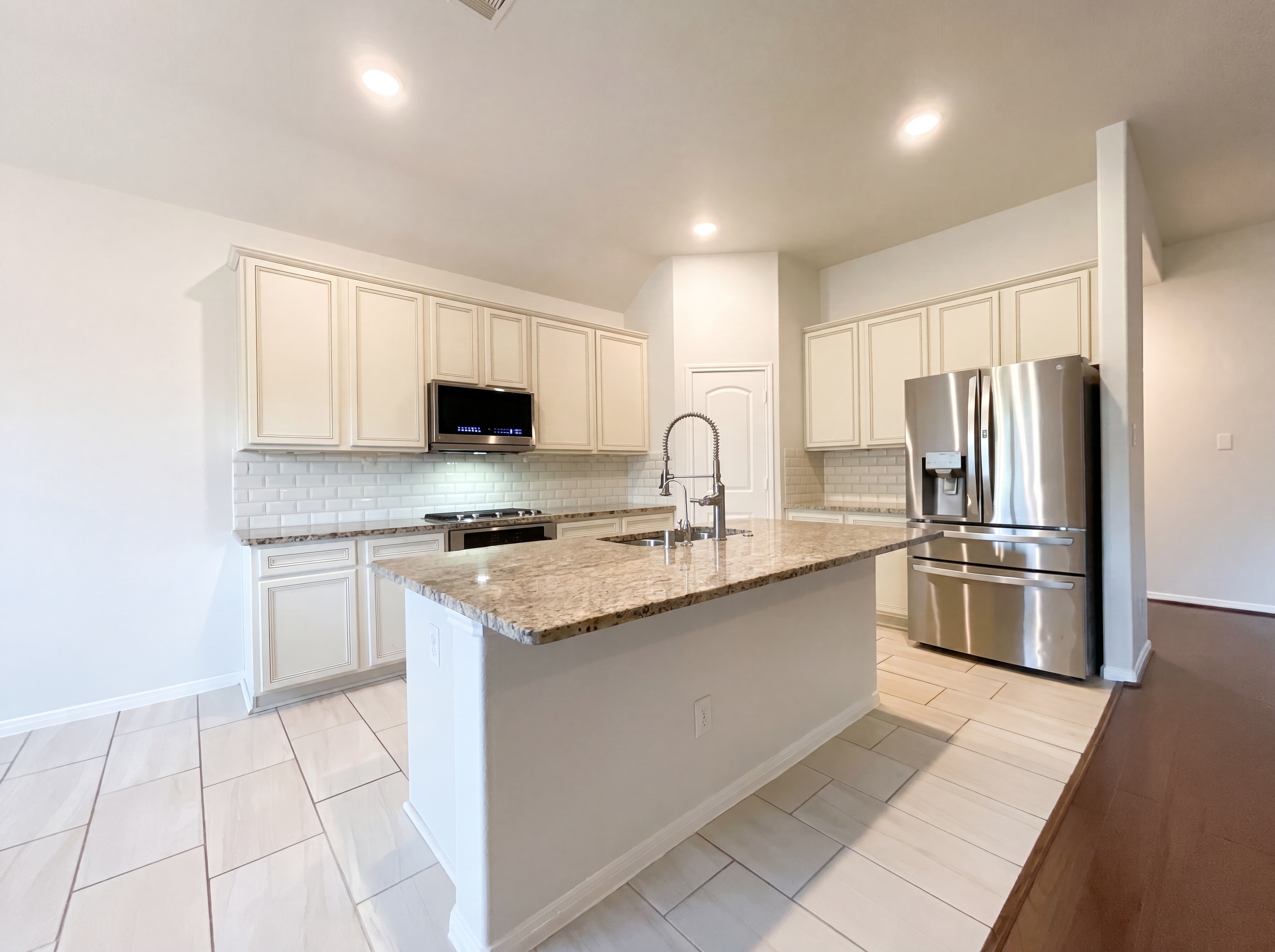 Photo 2 of 19 of 21205 Timber Bluff Ln, Porter, TX