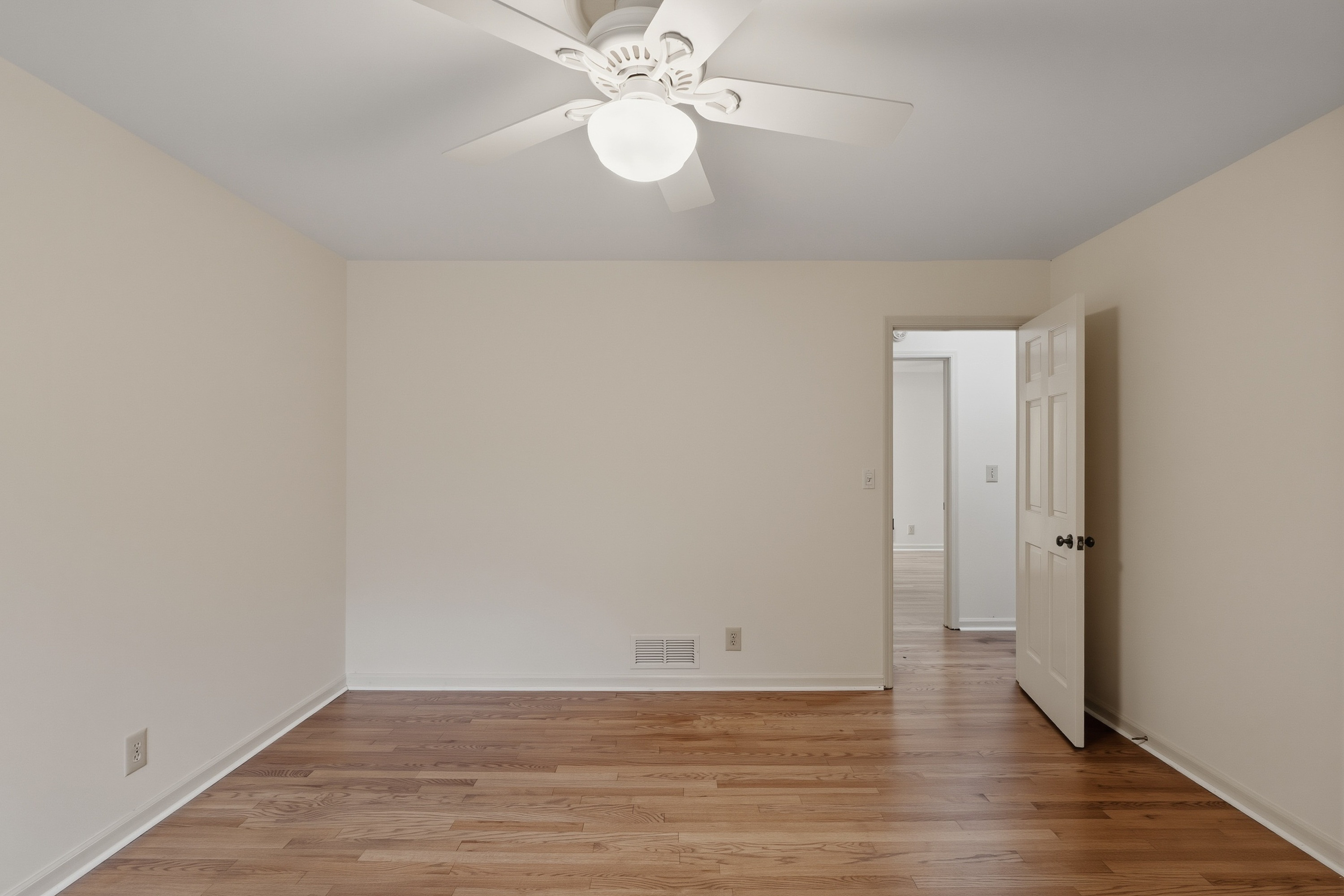 Photo 4 of 29 of 3969 Briaridge Cir, Atlanta, GA