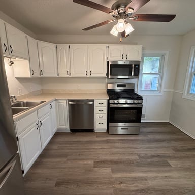 Property photo 2 of 7 Park Dr