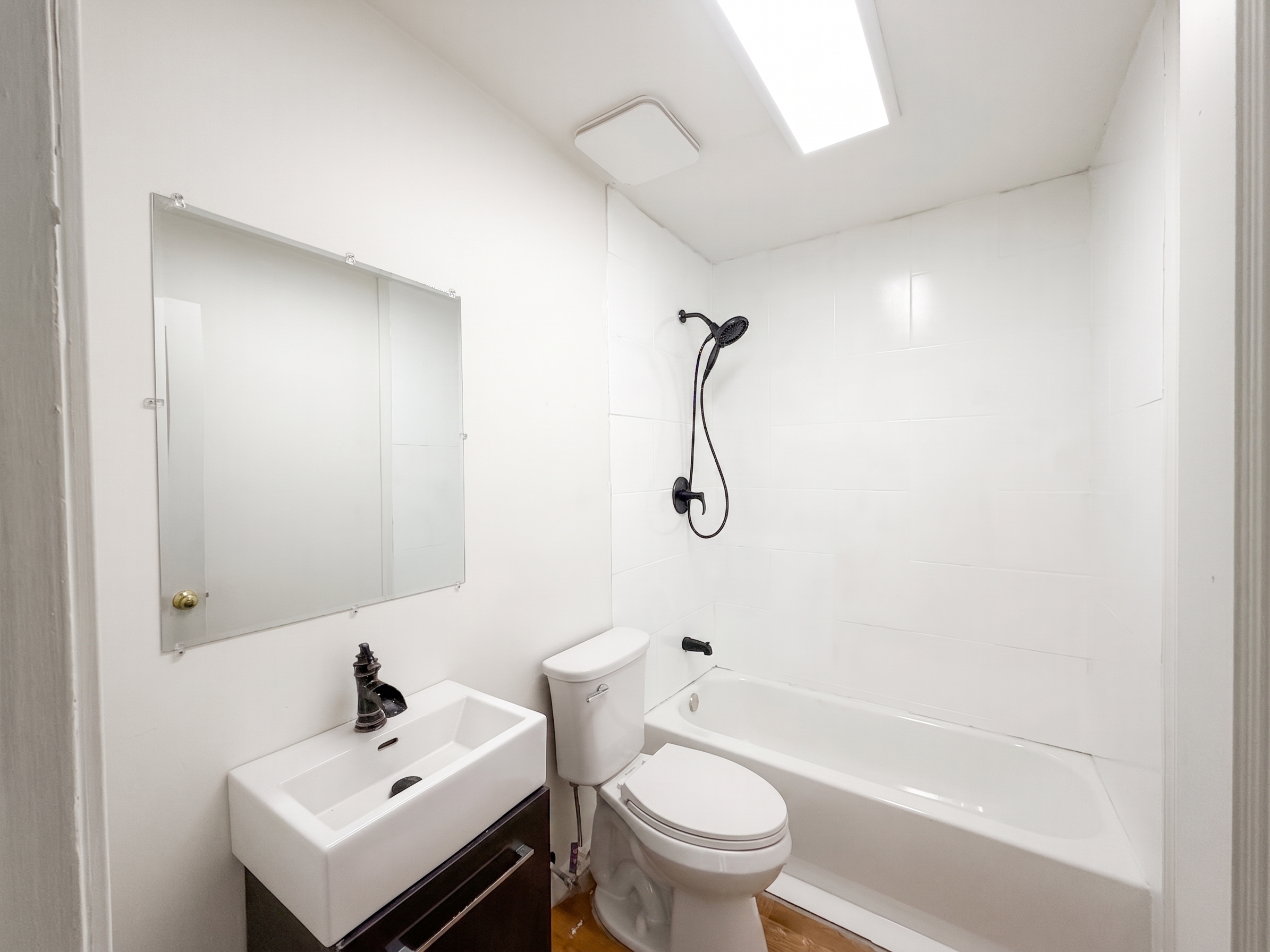 Photo 8 of 22 of 5419 Roe Blvd, Roeland Park, KS