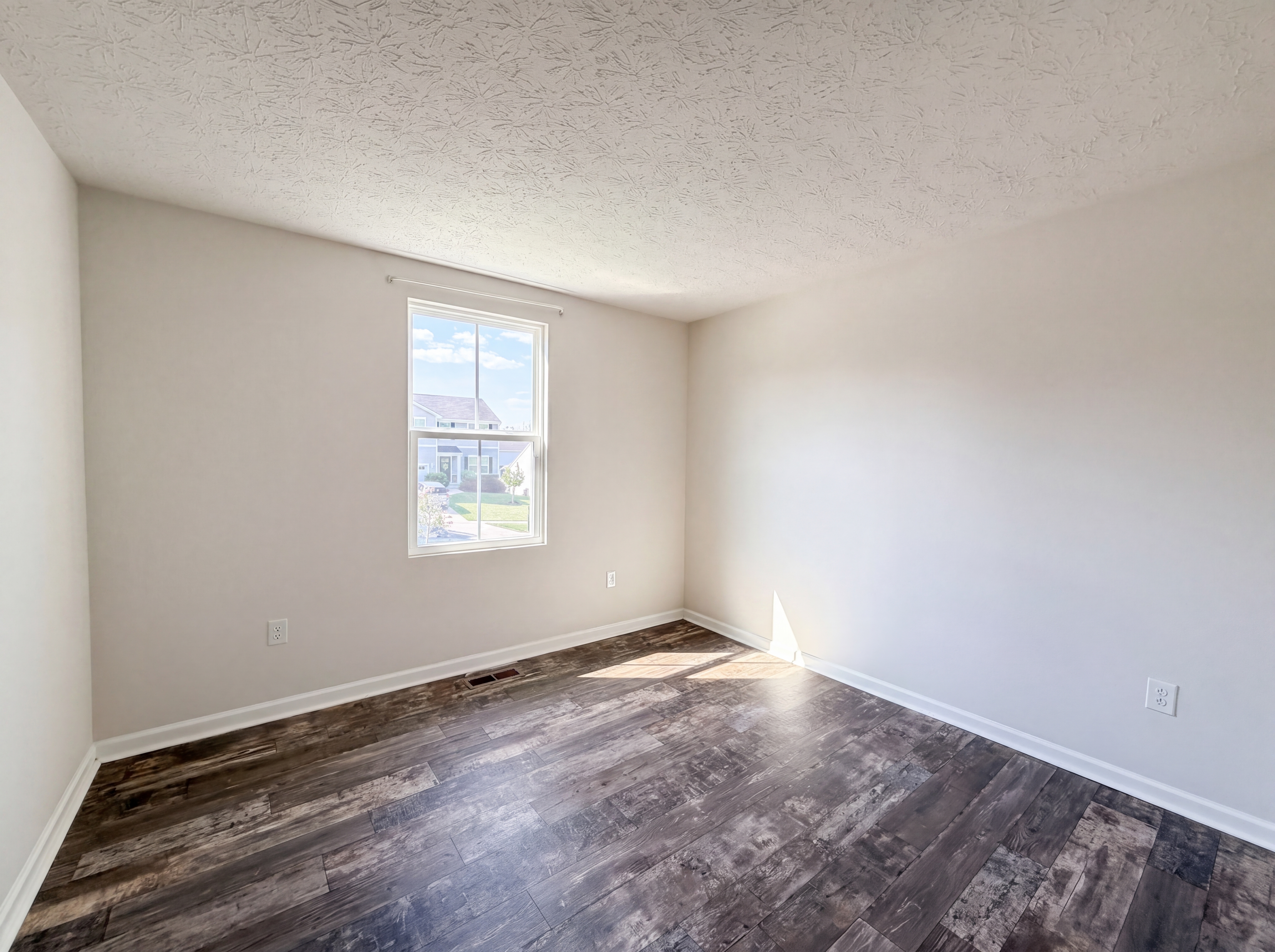 Photo 11 of 21 of 5790 Bentwood Dr, Middletown, OH