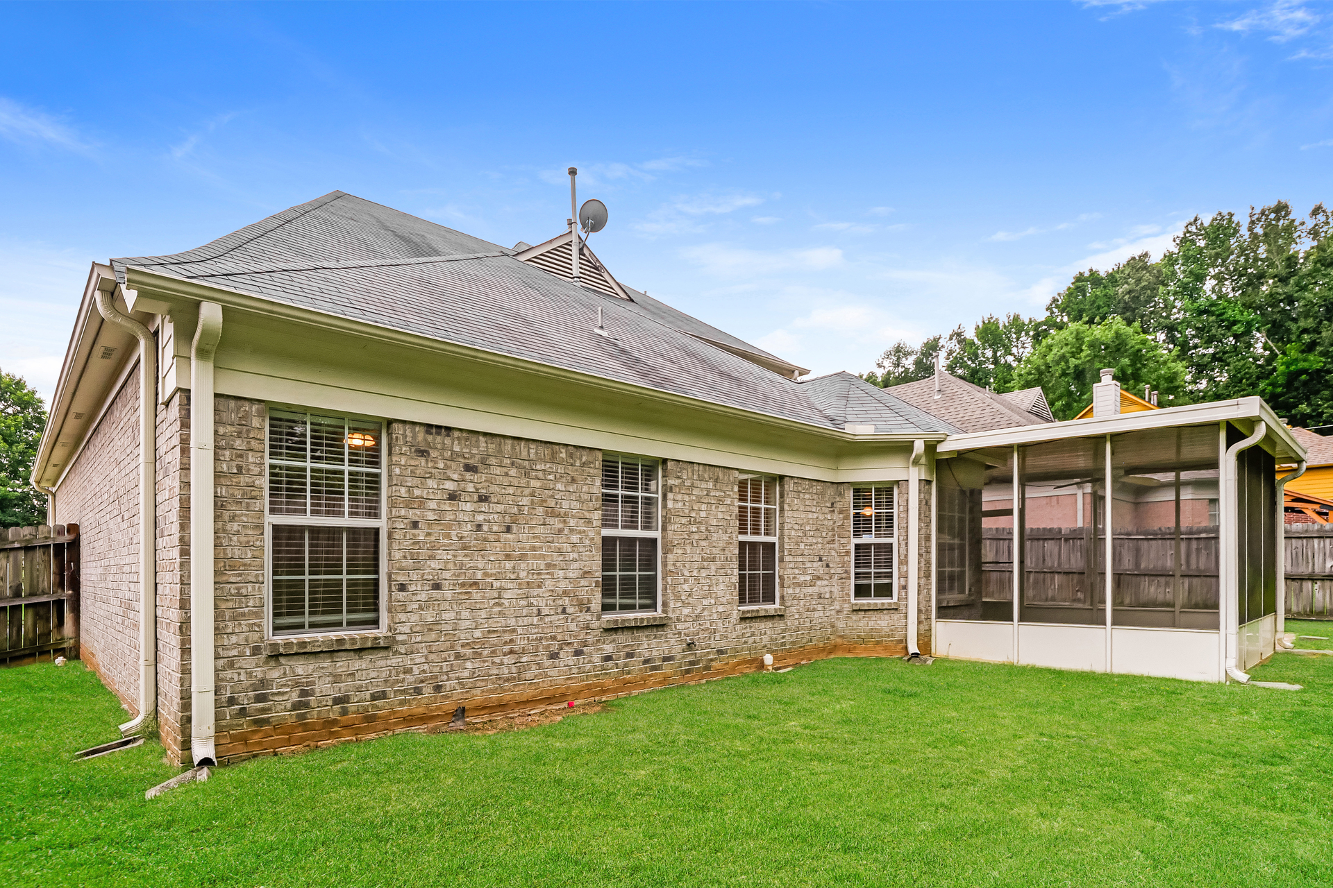 Photo 15 of 22 of 5634 Tulip Grove Dr, Memphis, TN