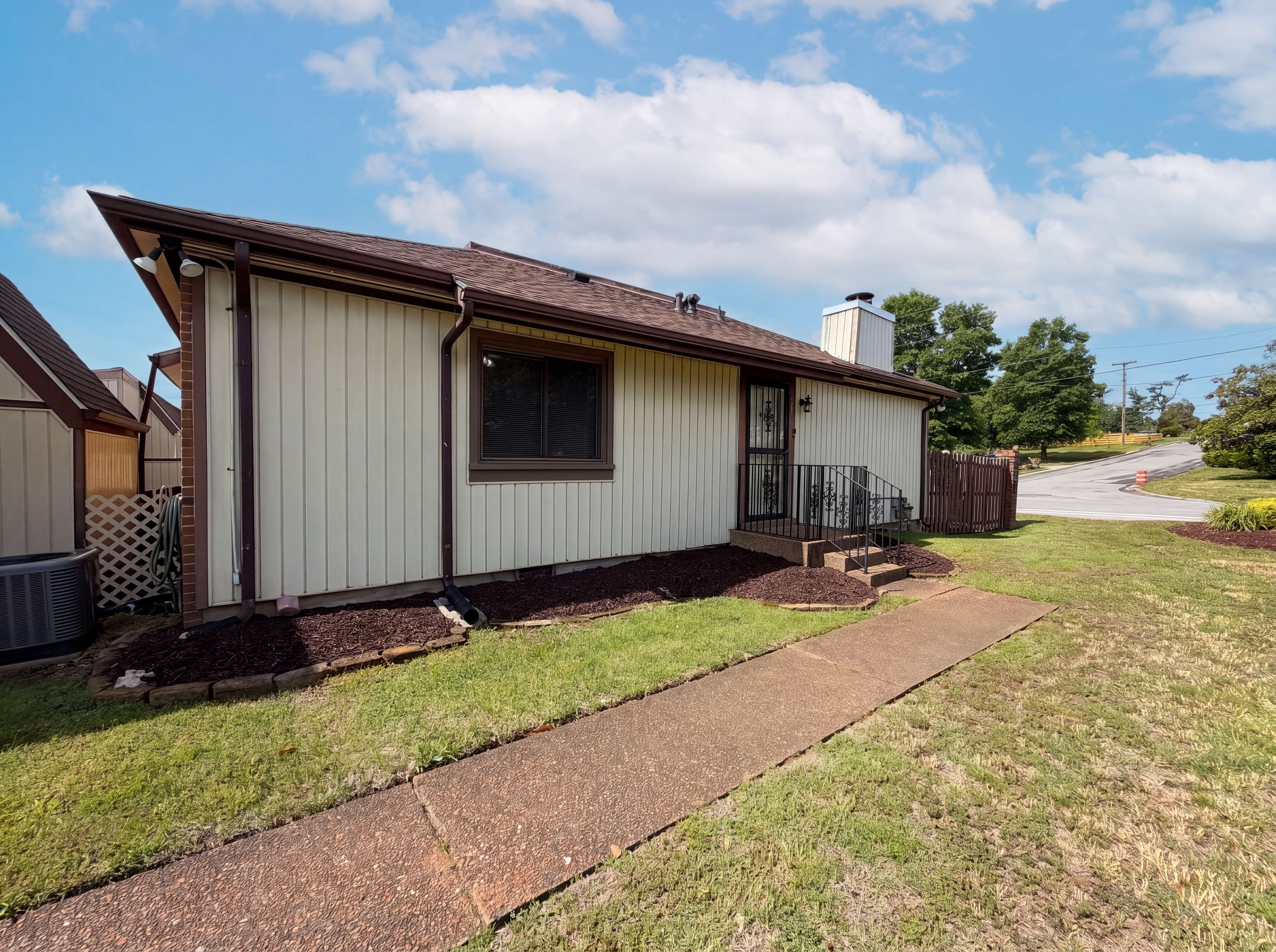 Photo 13 of 18 of 1014 Heritage Dr, Madison, TN
