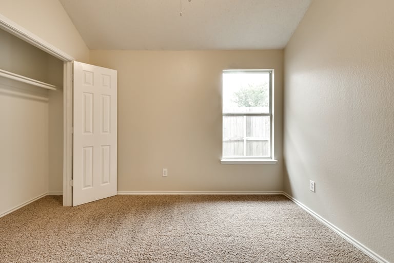 Photo 20 of 29 - 1003 Bonanza Dr, Arlington, TX 76001