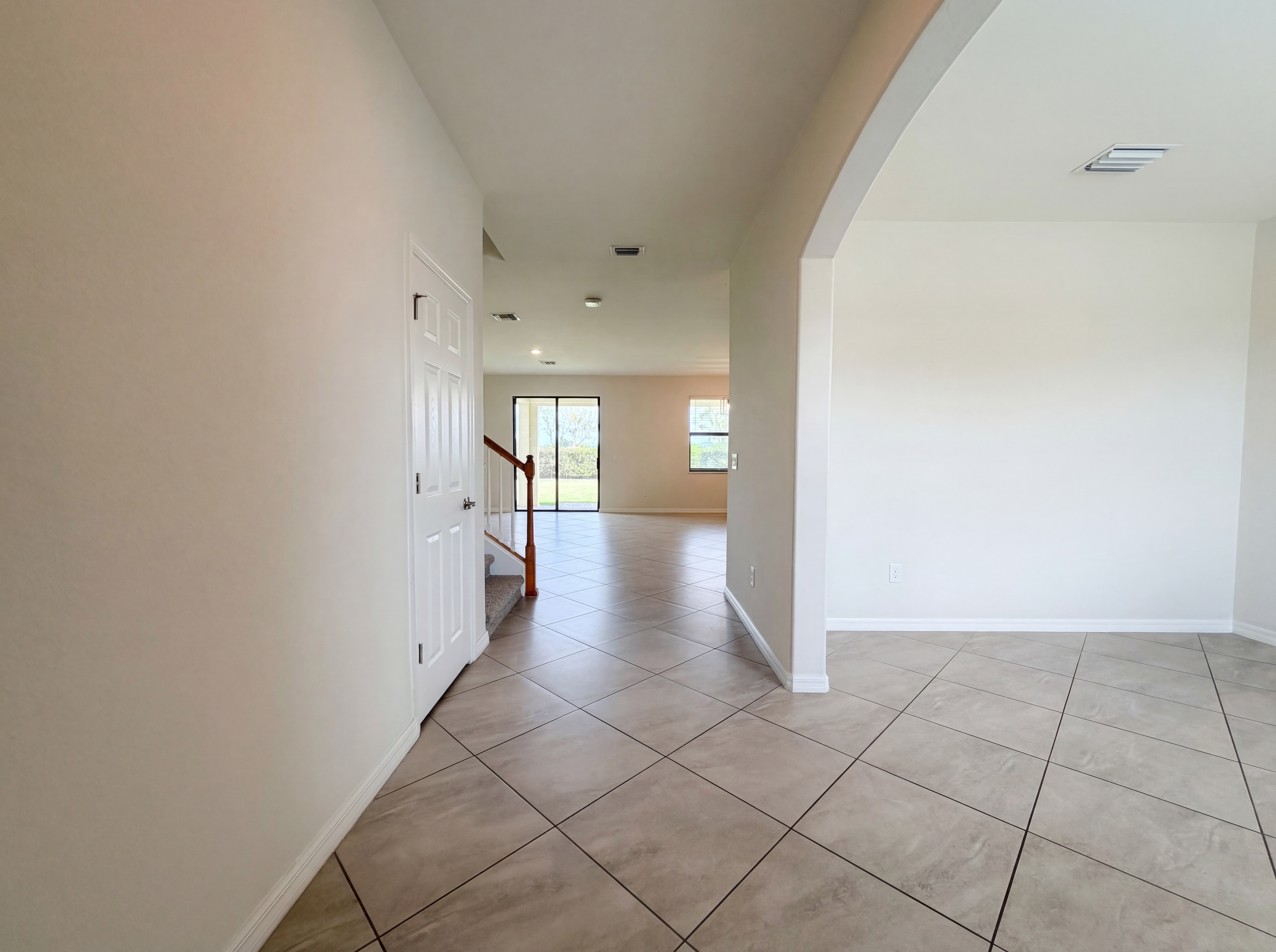 Photo 10 of 35 of 14102 Vindel Cir, Fort Myers, FL
